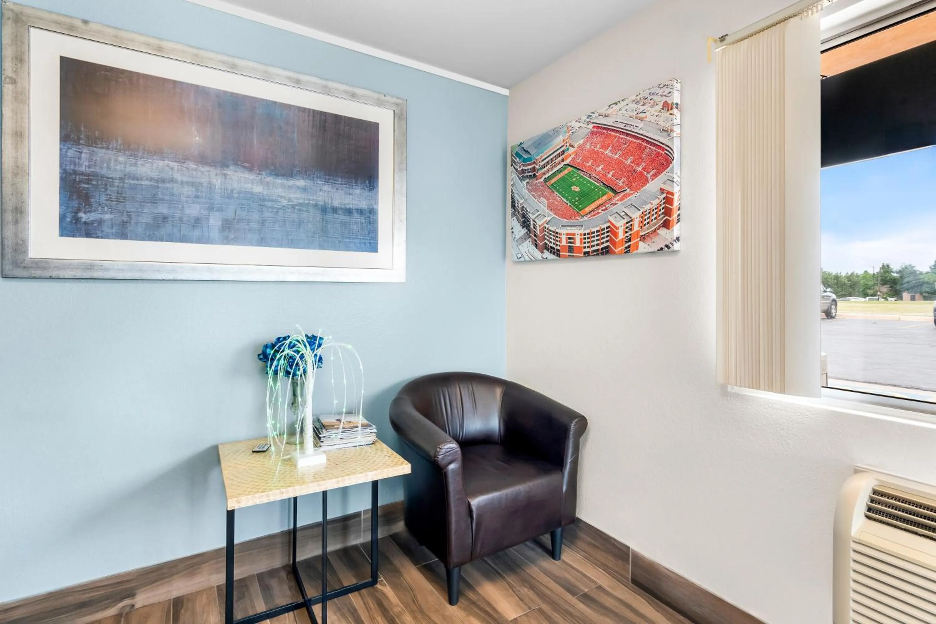 Seating area in Americas Best Value Inn Stillwater