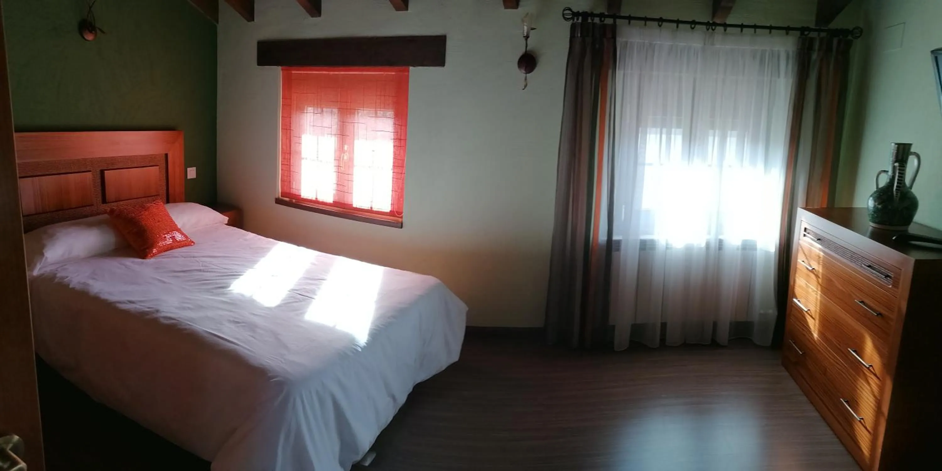 Photo of the whole room, Bed in El Cerrillo II