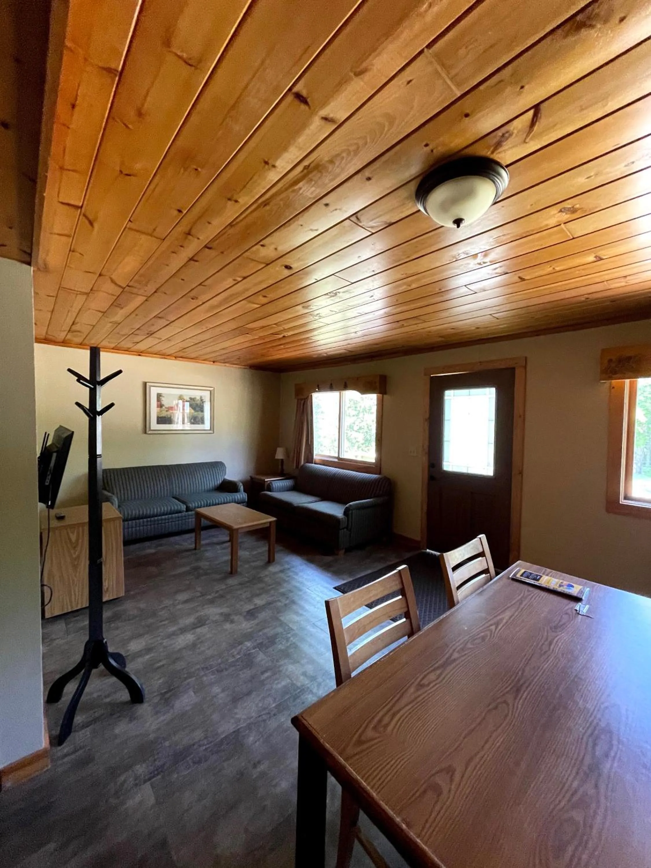 Hanging Horn Lakeside Resort