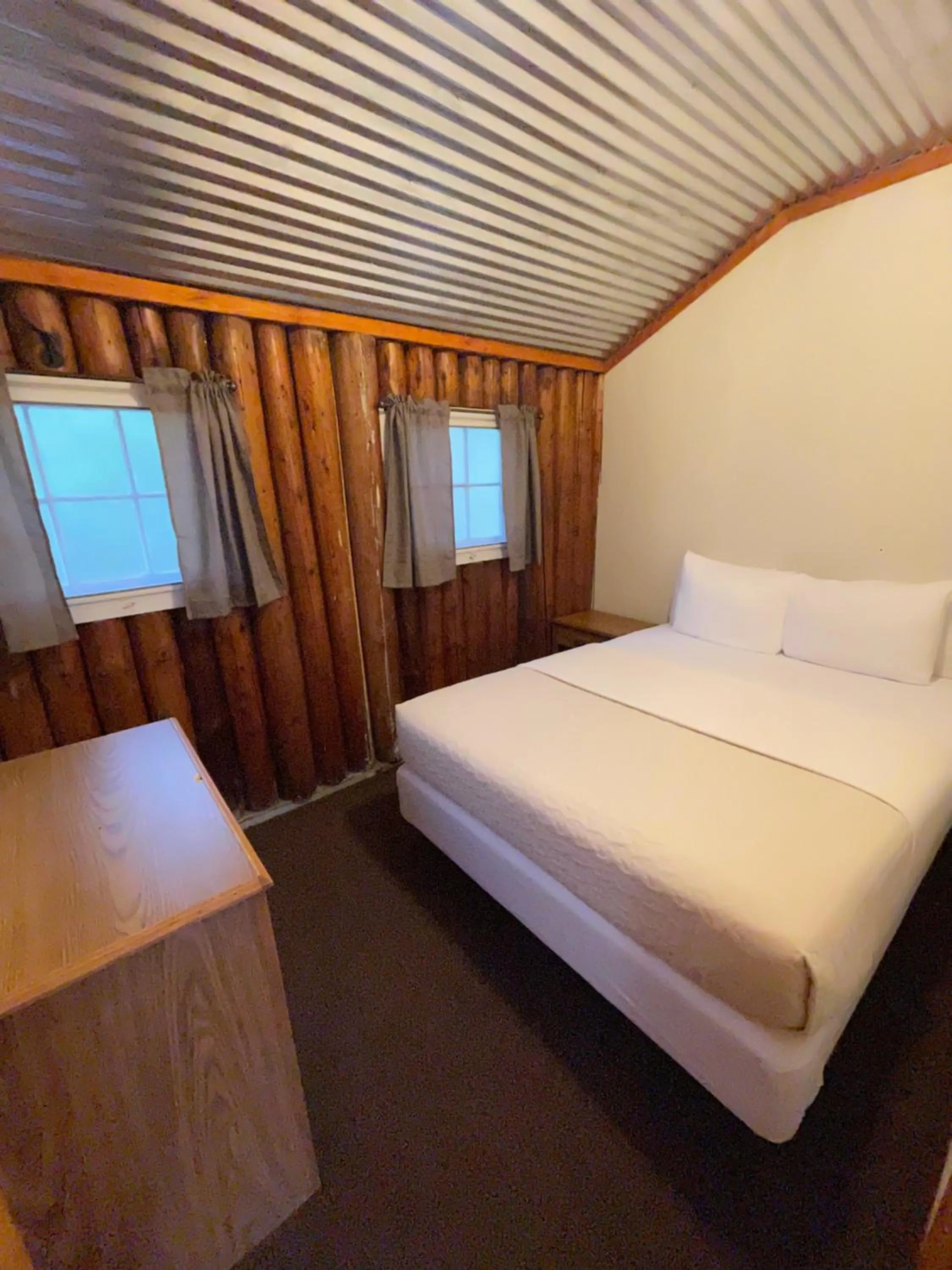 Bedroom, Bed in Hanging Horn Lakeside Resort