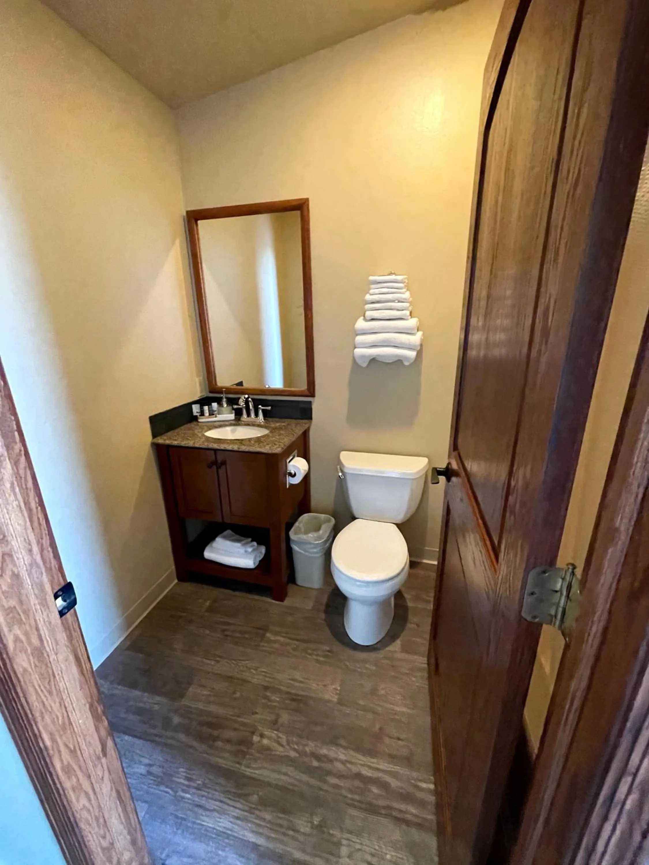 Hanging Horn Lakeside Resort