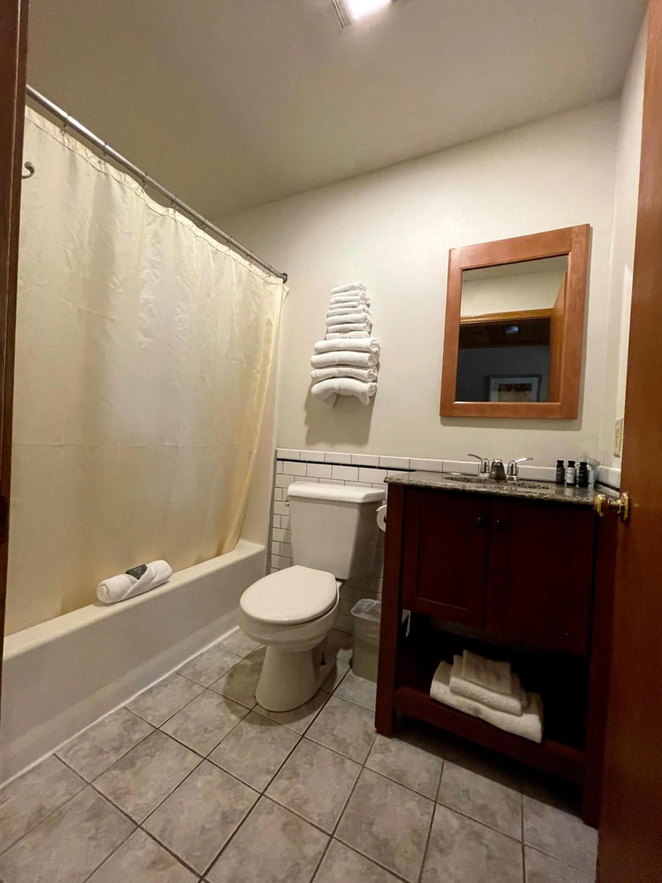 Hanging Horn Lakeside Resort