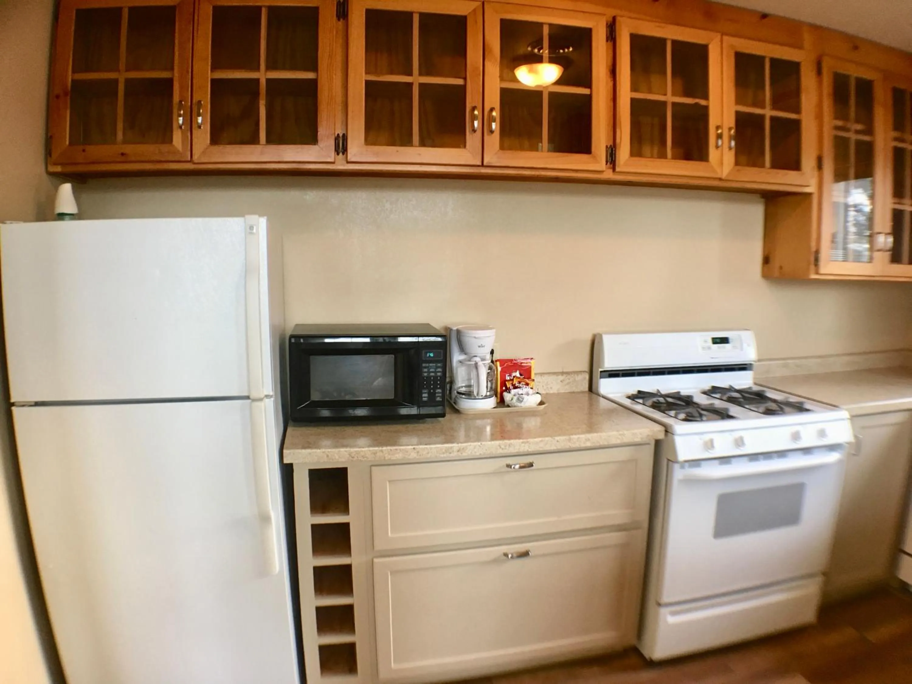 Coffee/tea facilities in Hanging Horn Lakeside Resort