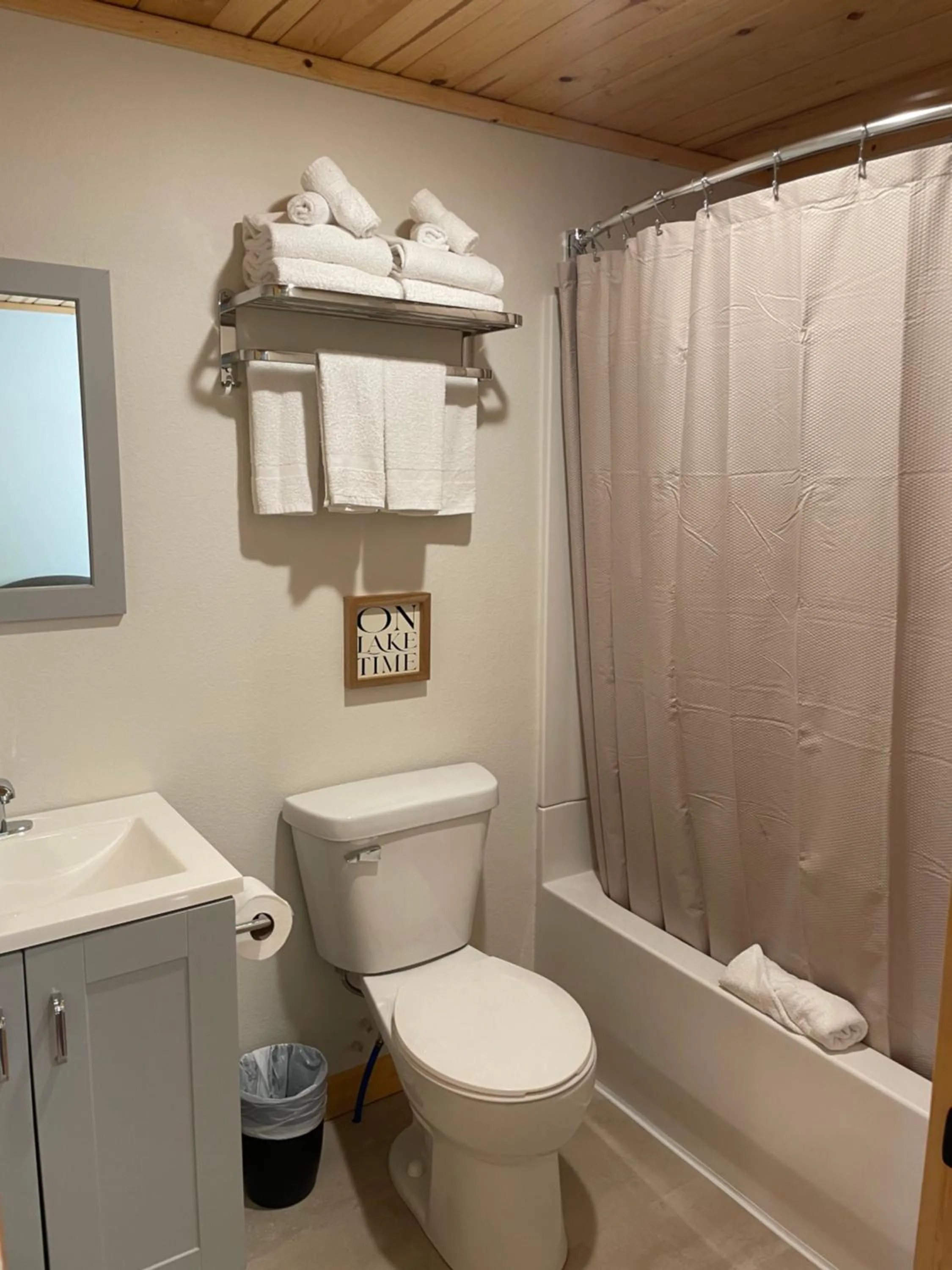 Bathroom in Hanging Horn Lakeside Resort