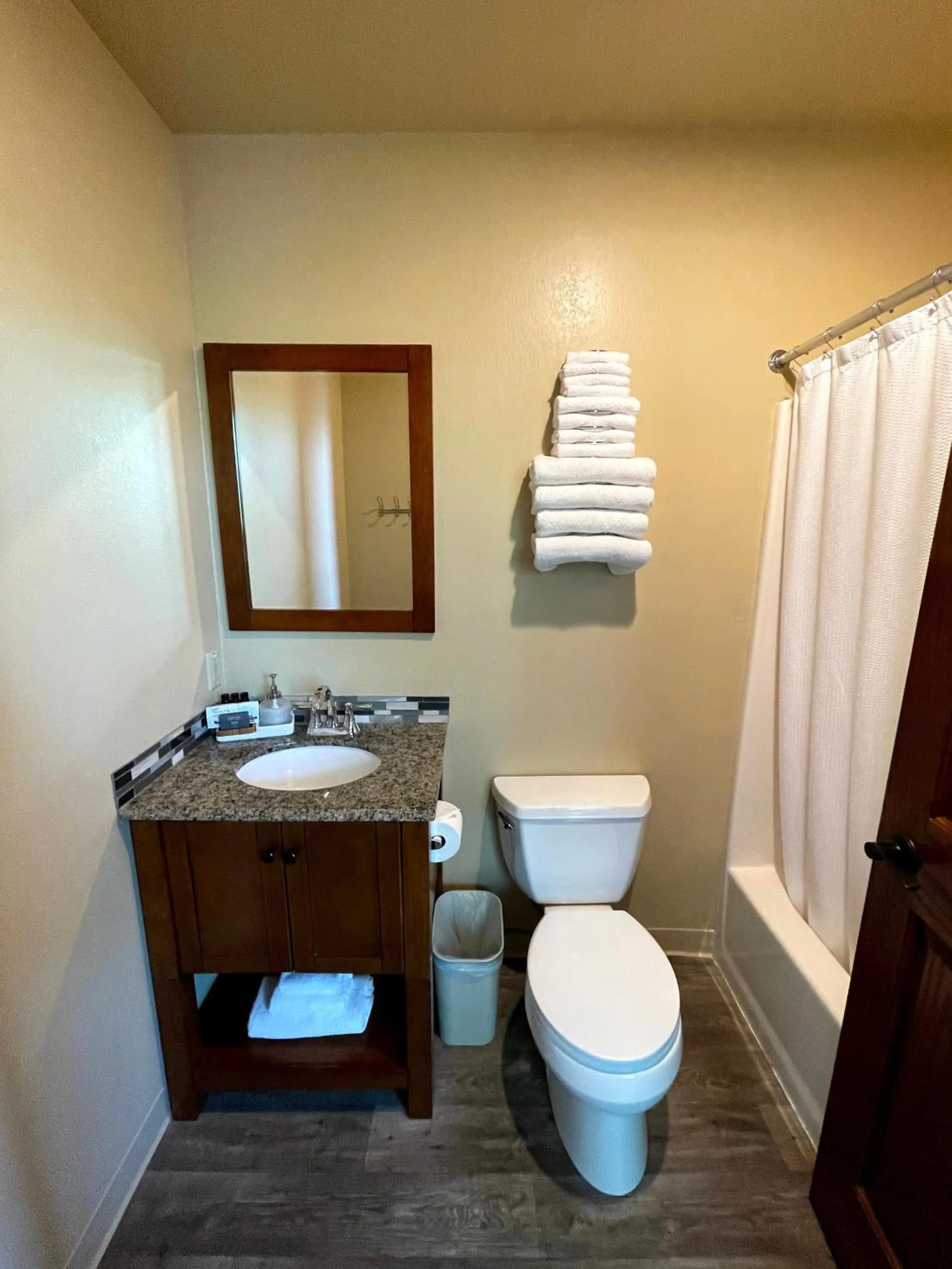 Bathroom in Hanging Horn Lakeside Resort