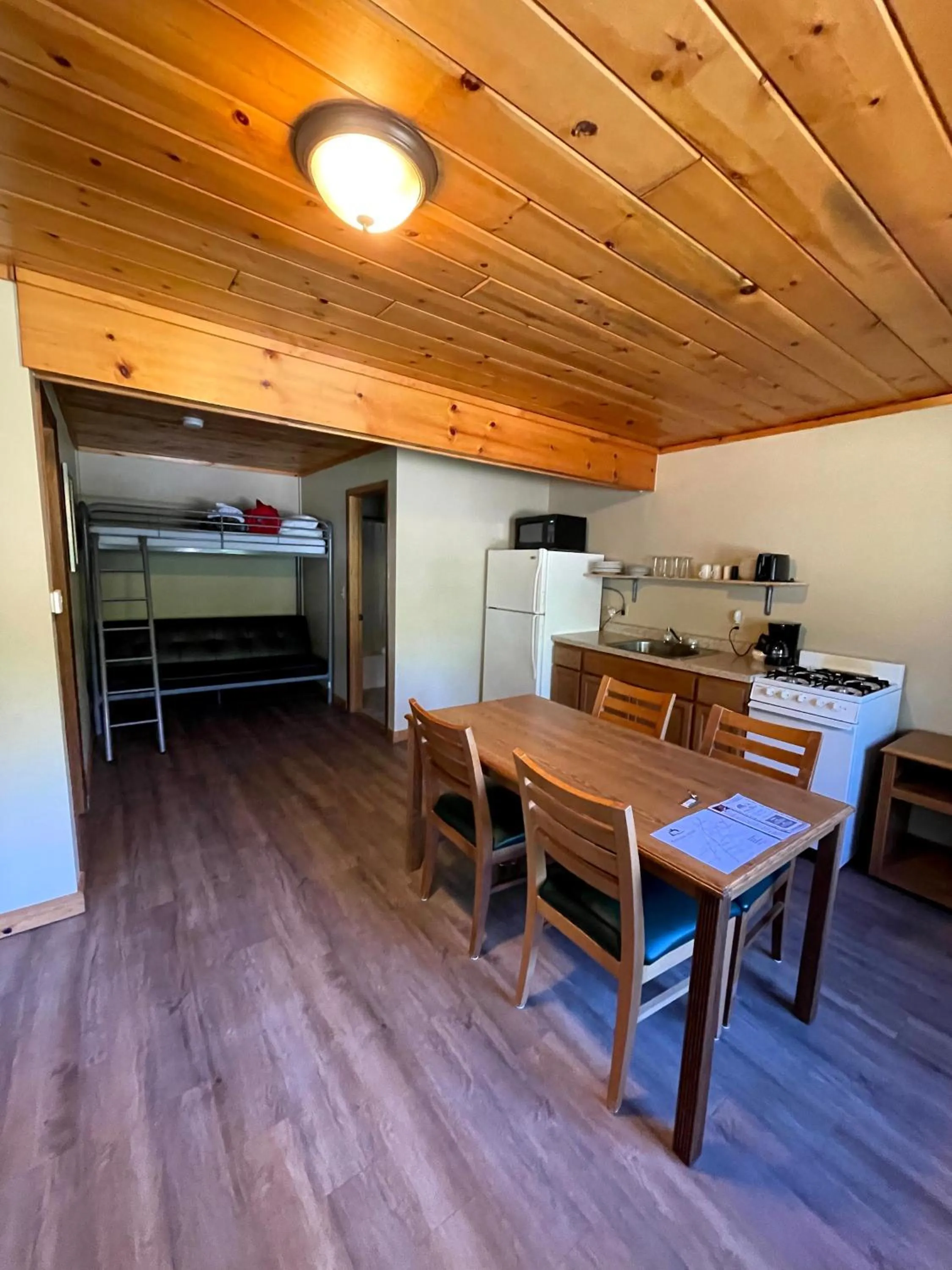 Kitchen or kitchenette in Hanging Horn Lakeside Resort