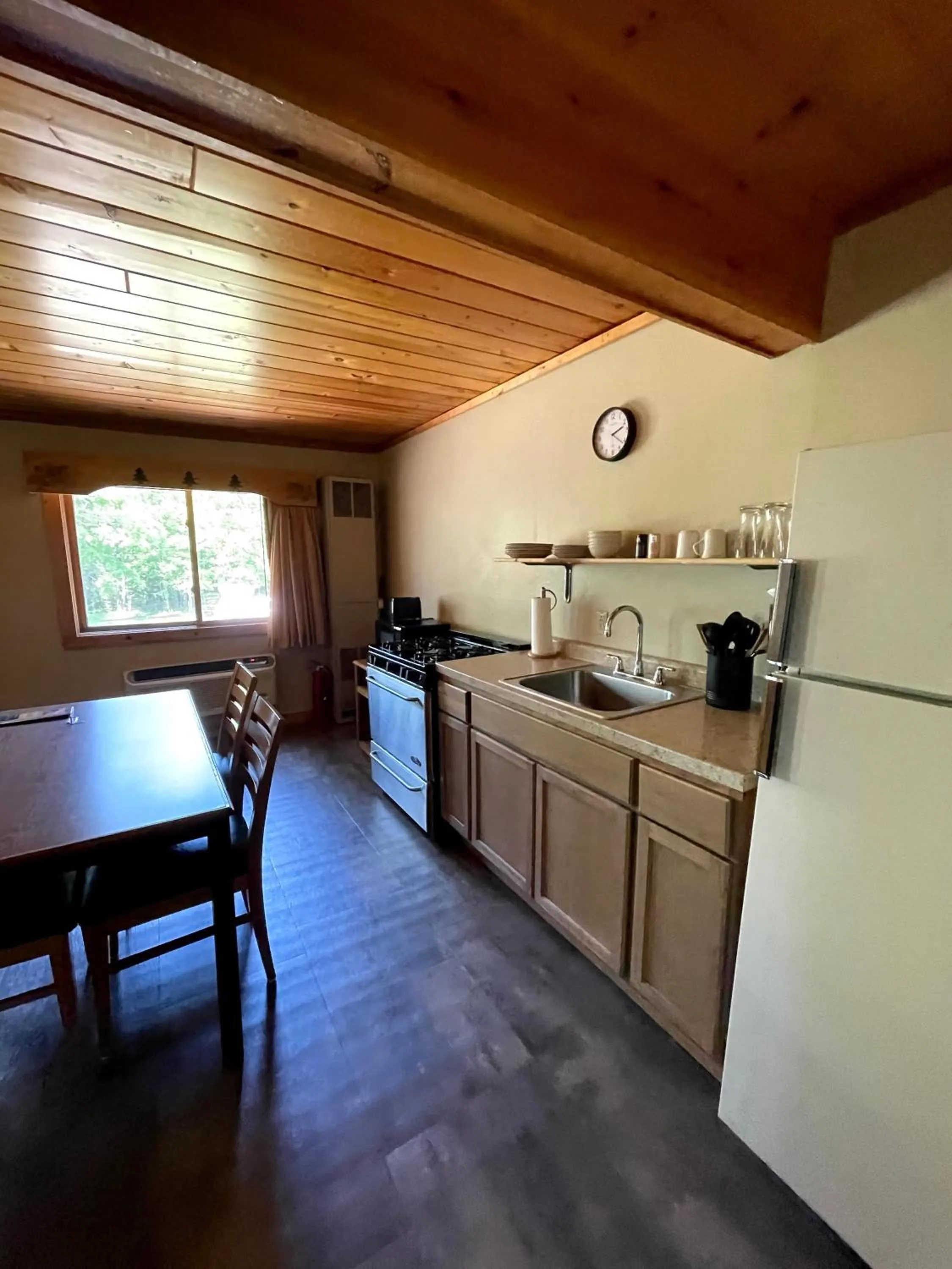 Hanging Horn Lakeside Resort