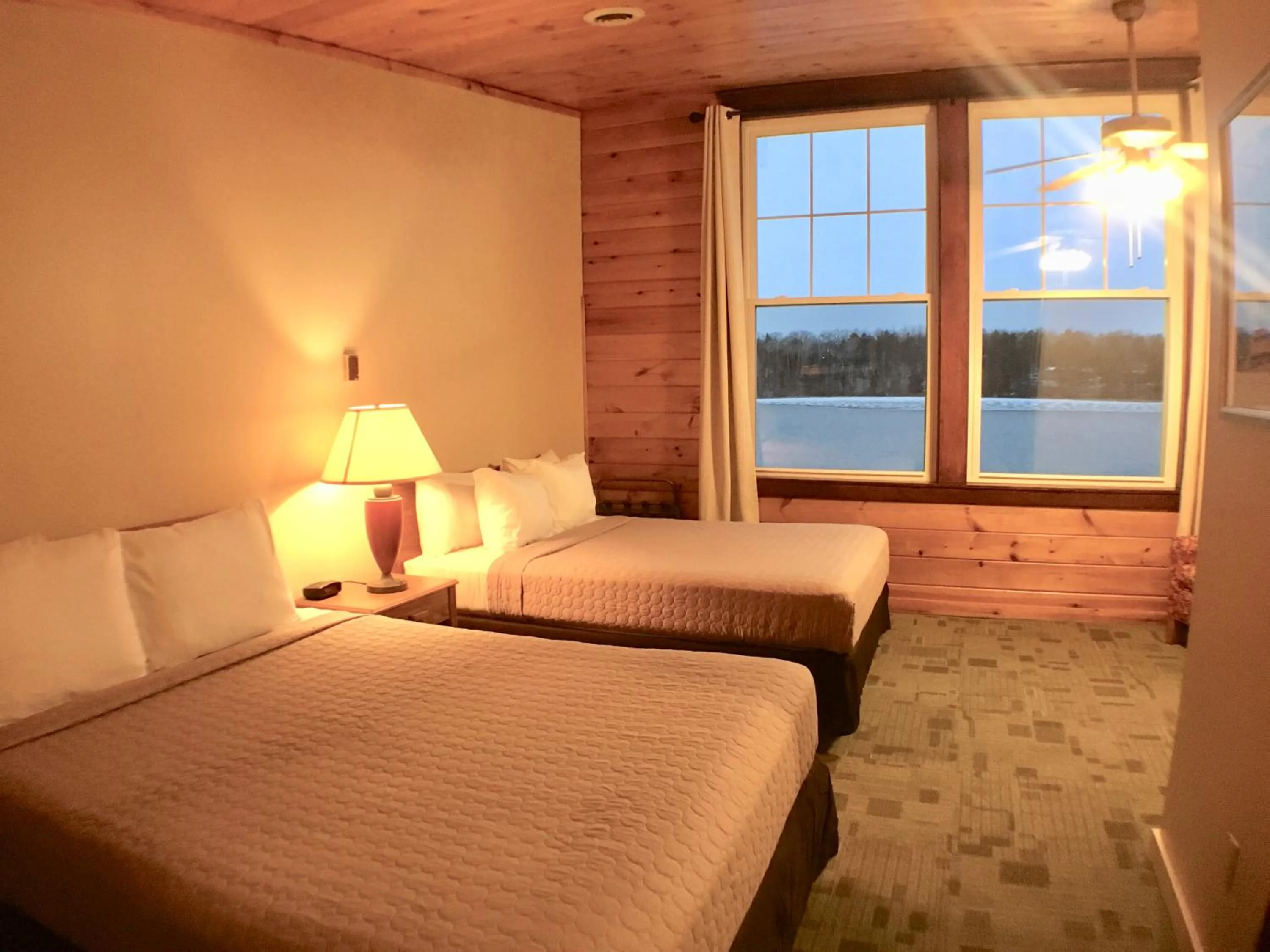 Photo of the whole room, Bed in Hanging Horn Lakeside Resort
