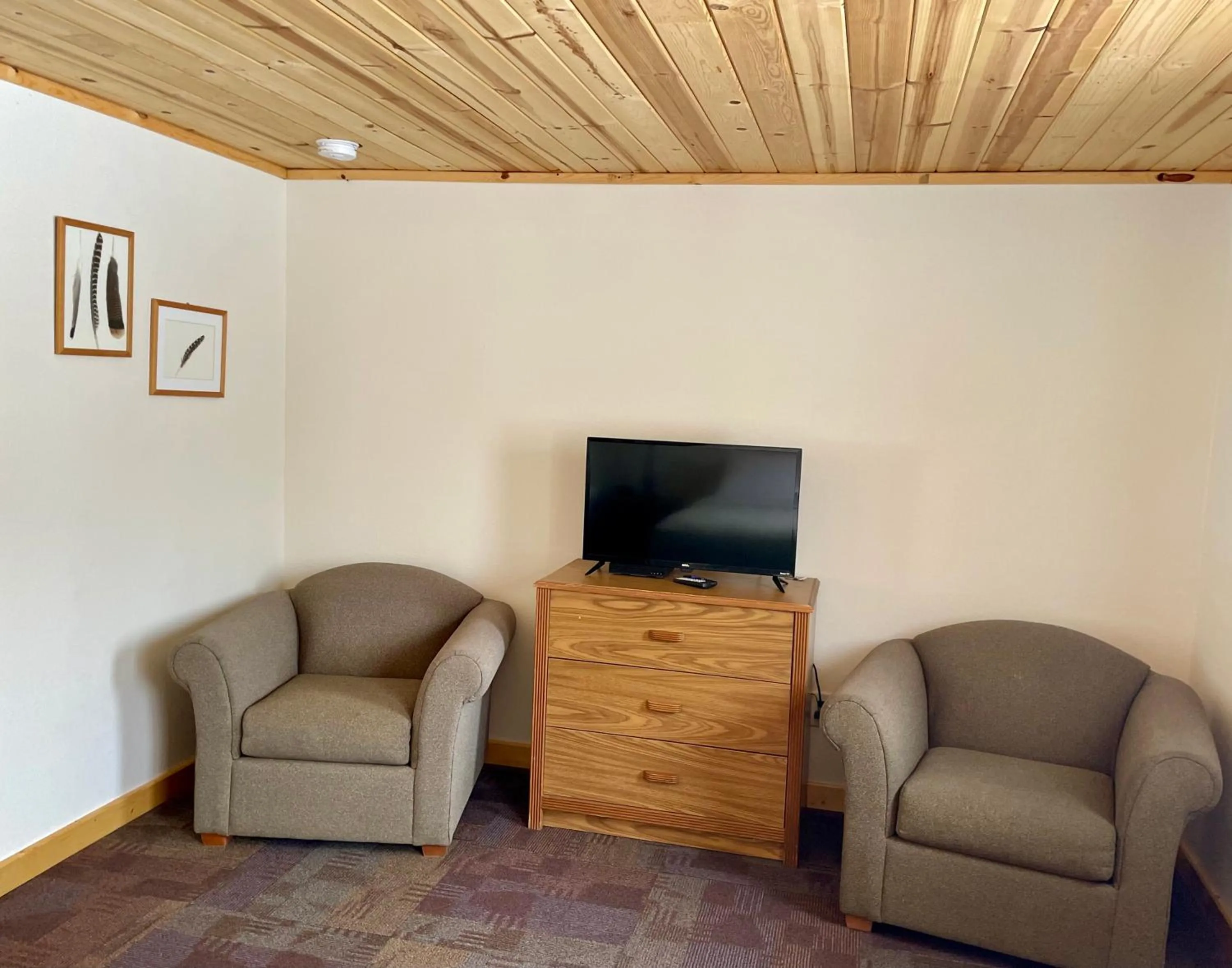 TV and multimedia in Hanging Horn Lakeside Resort