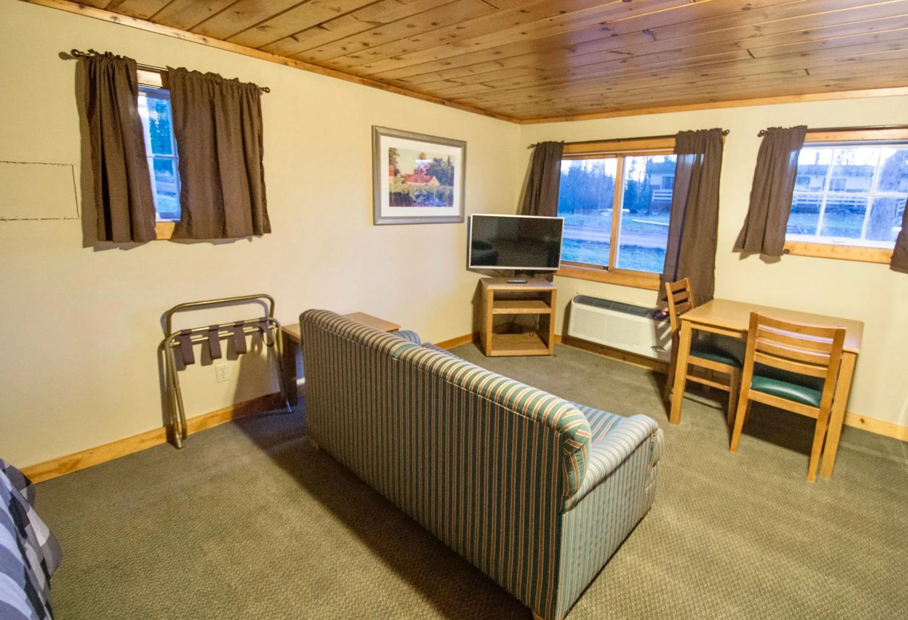 Photo of the whole room, Bed in Hanging Horn Lakeside Resort