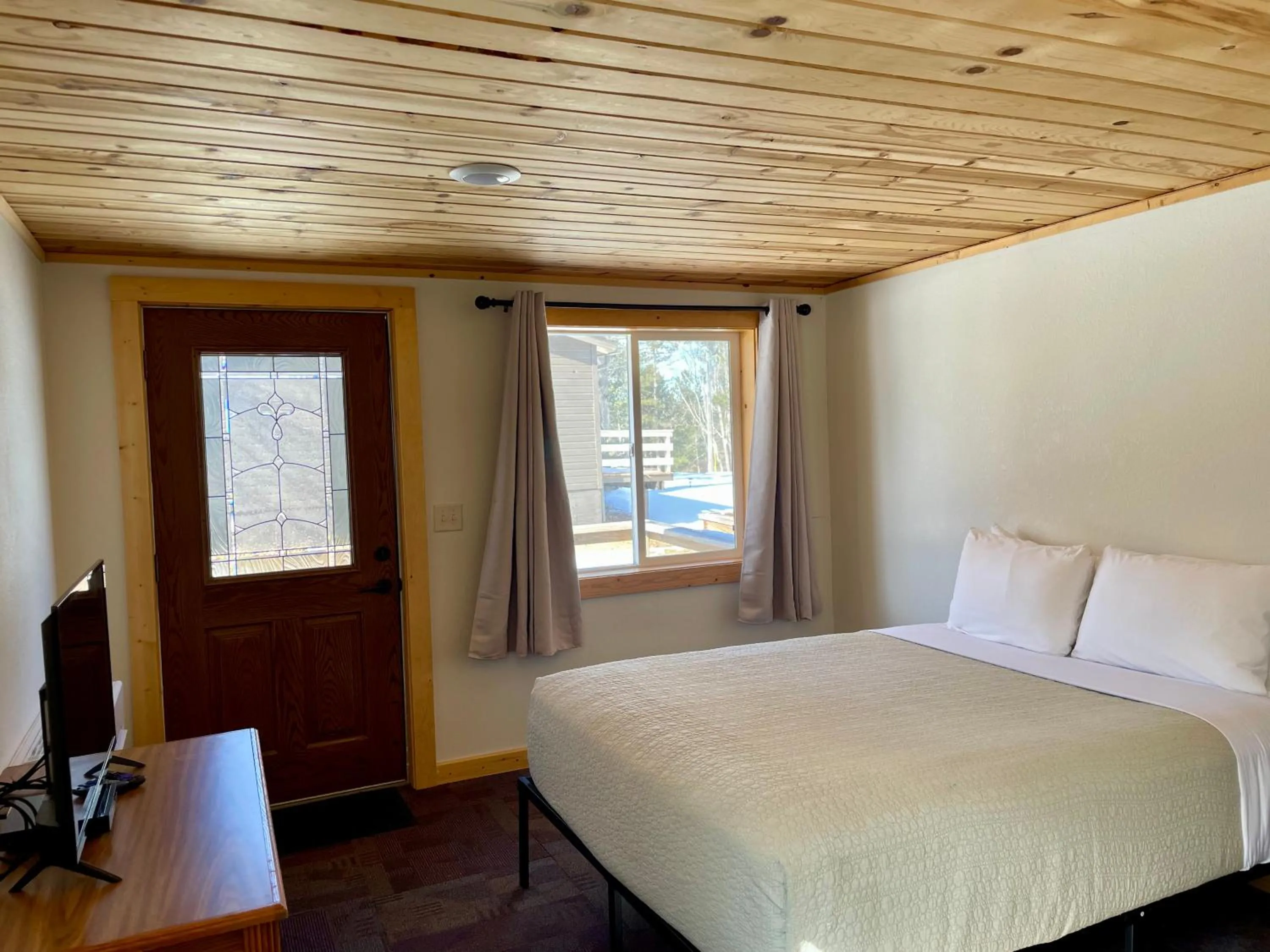 Bedroom, Bed in Hanging Horn Lakeside Resort