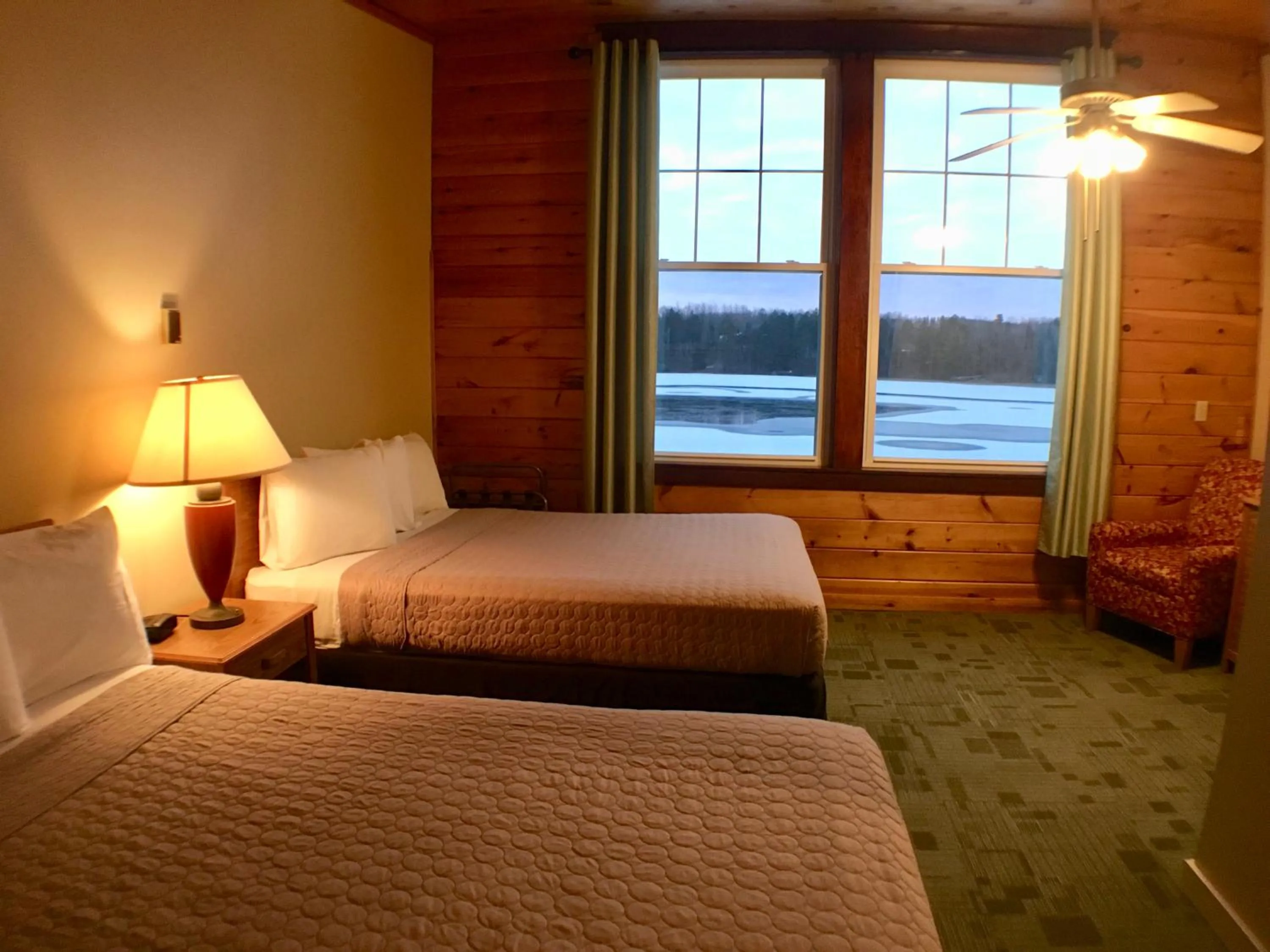 Photo of the whole room, Bed in Hanging Horn Lakeside Resort