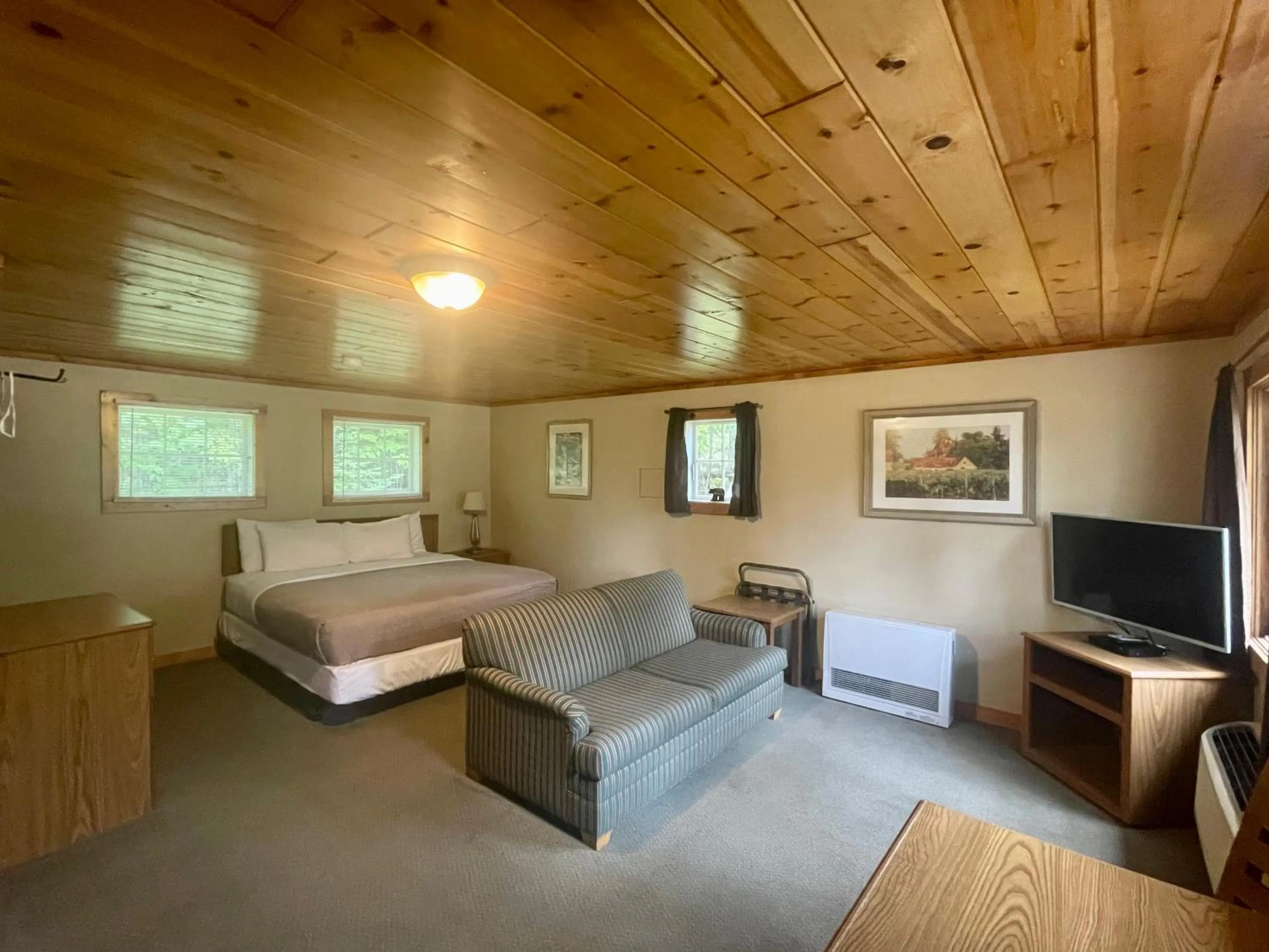 Bed in Hanging Horn Lakeside Resort