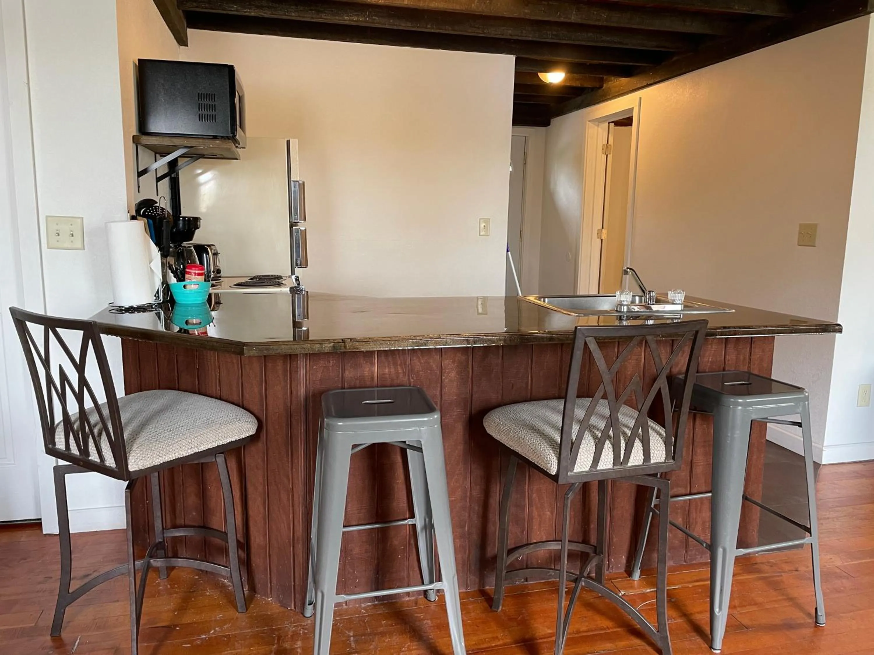 Kitchen or kitchenette in Hanging Horn Lakeside Resort