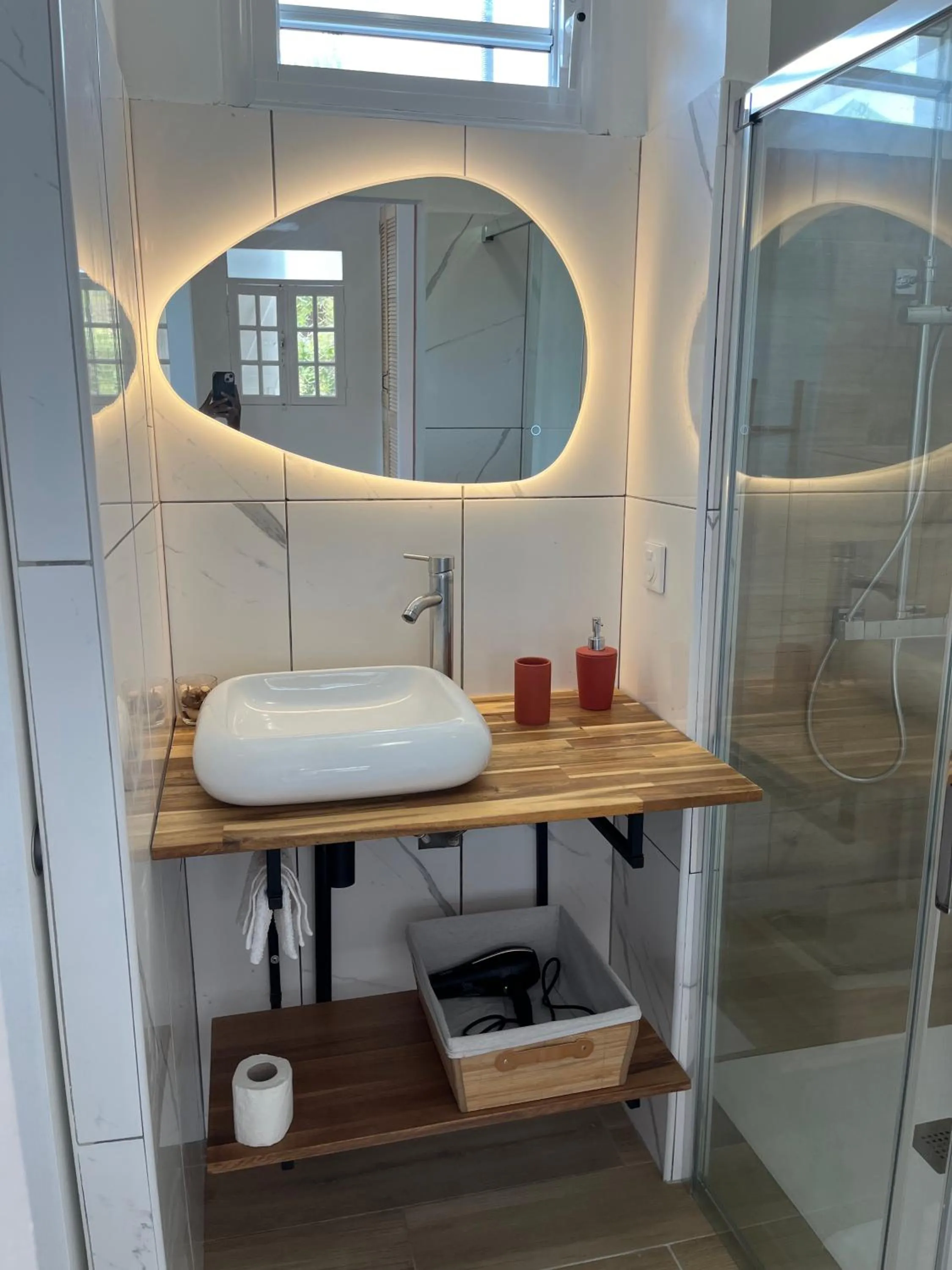 Bathroom in Domaine De Marly, 3 étoiles