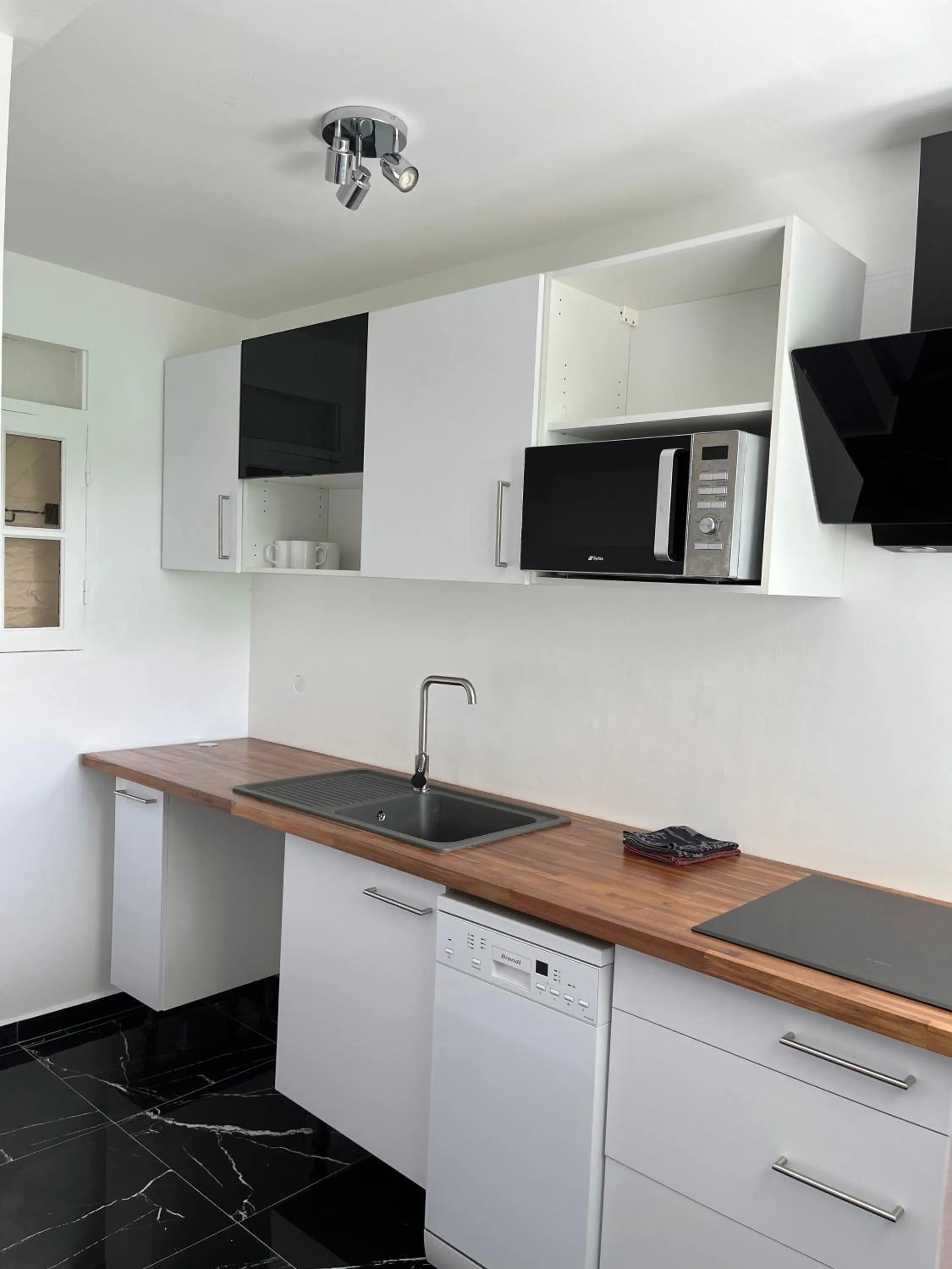 Kitchen or kitchenette in Domaine De Marly, 3 étoiles