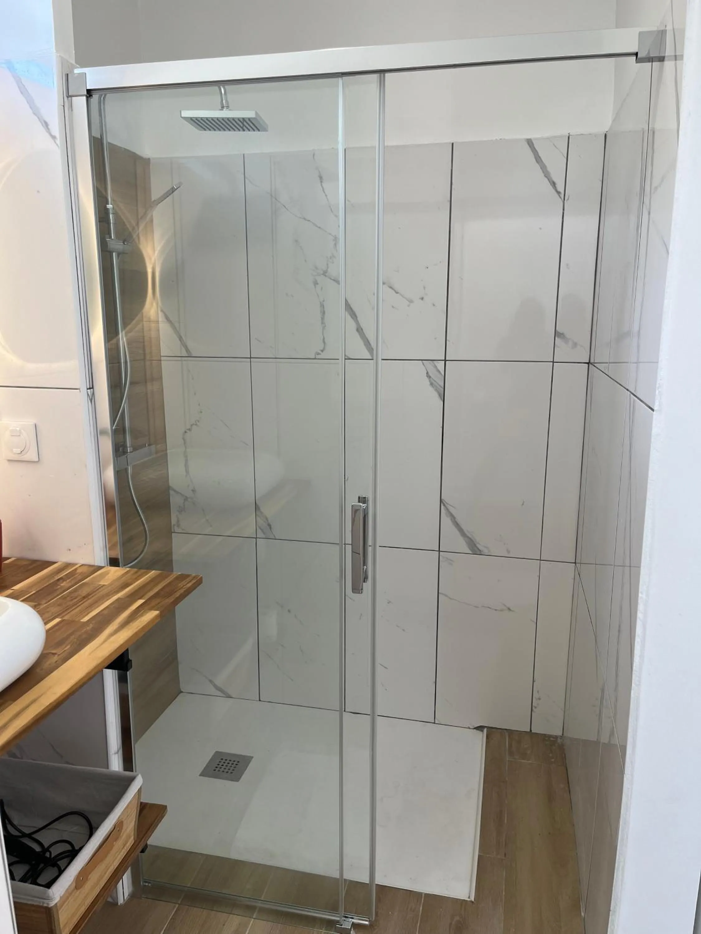 Shower in Domaine De Marly, 3 étoiles