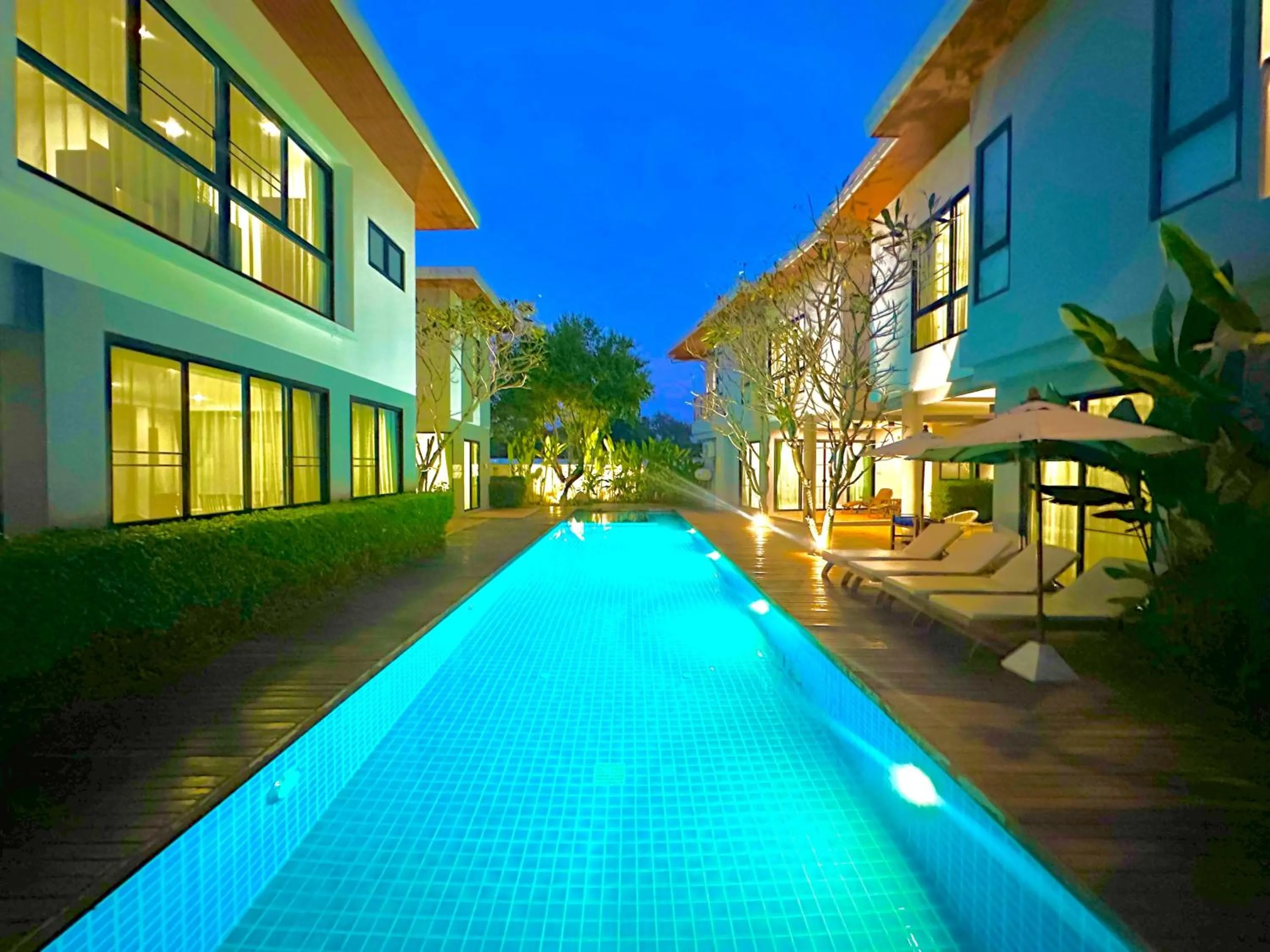 Swimming pool in Chic Villa 6