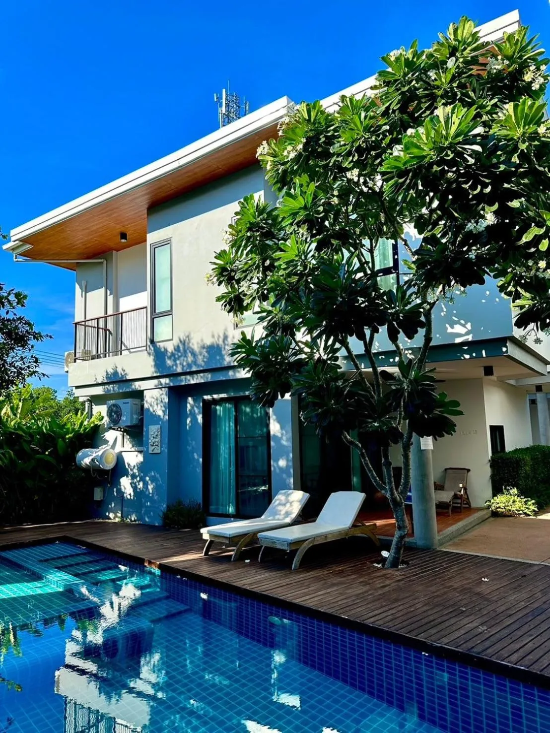 Property building in Chic Villa 6