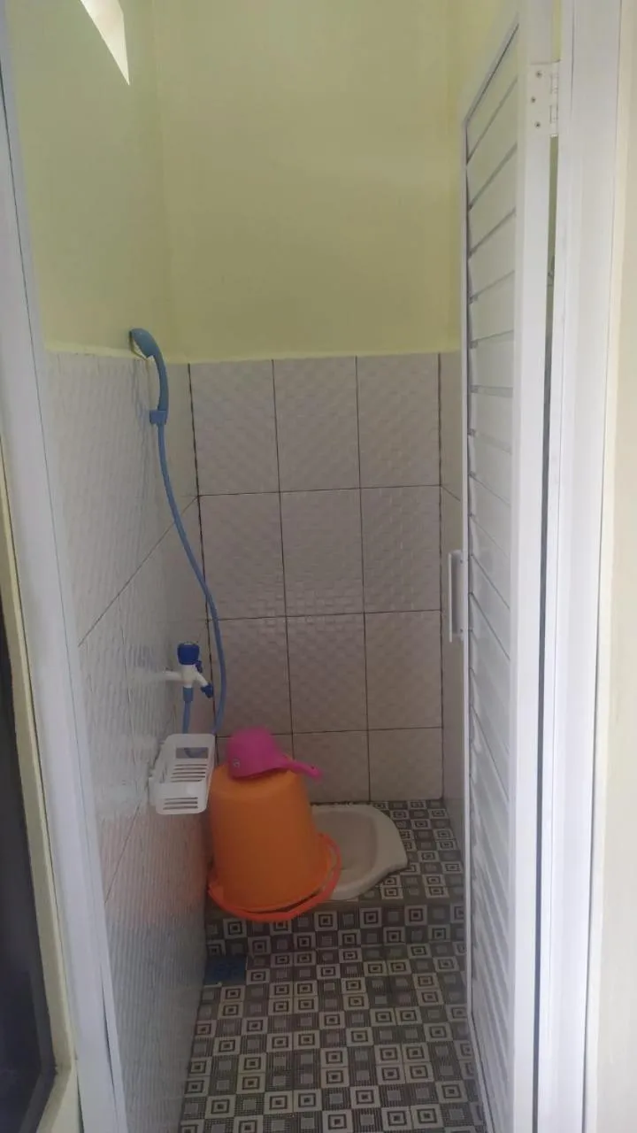 Bathroom in Penginapan Karanglaut Sayangheulang