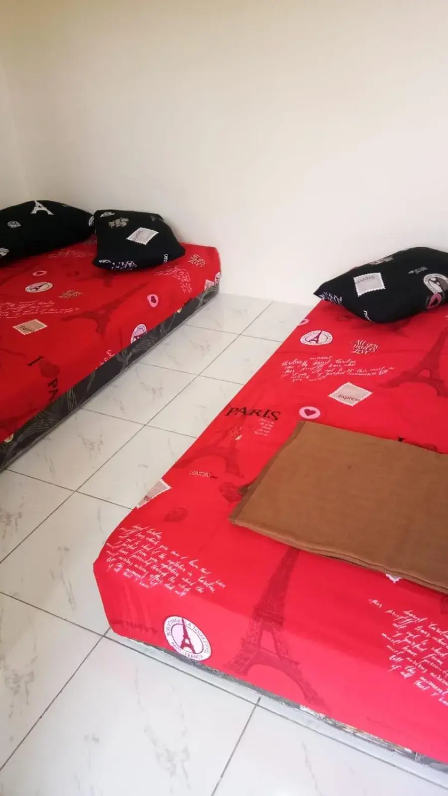 Budget Double or Twin Room in Penginapan Karanglaut Sayangheulang Budget Double or Twin Room in Penginapan Karanglaut Sayangheulang