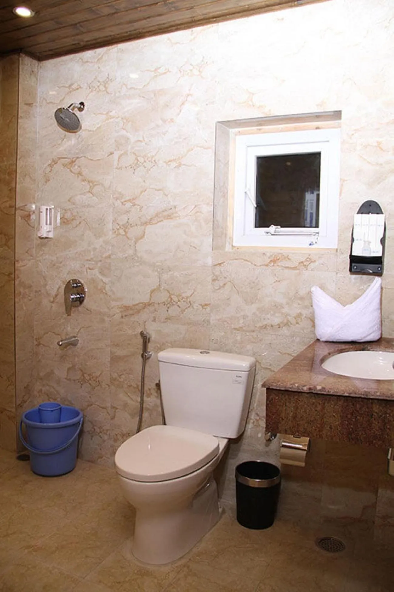 Bathroom in TSG Aura