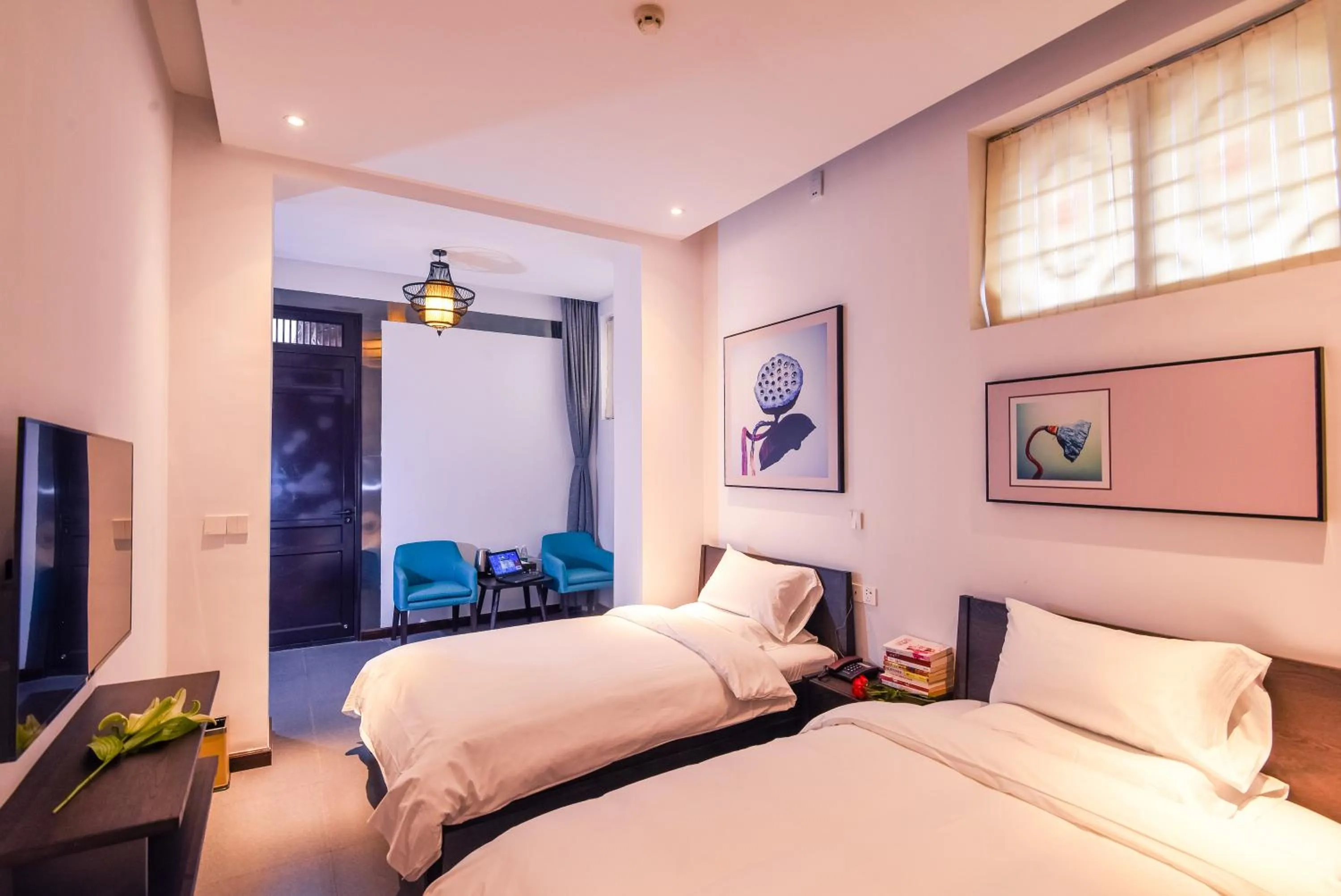 Bed in Elsewhere Hotel Inn North Street Branch