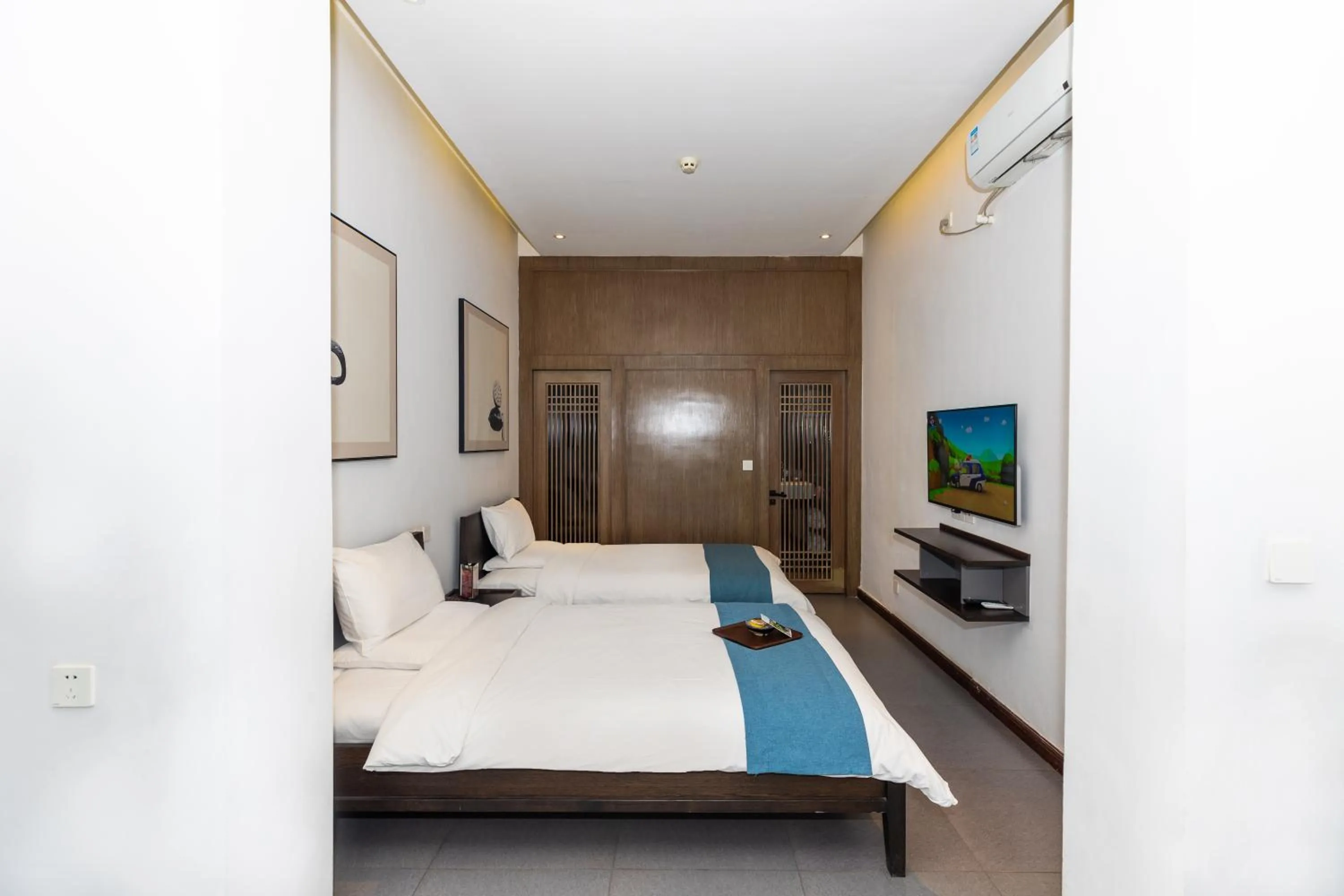 Bed in Elsewhere Hotel Inn North Street Branch