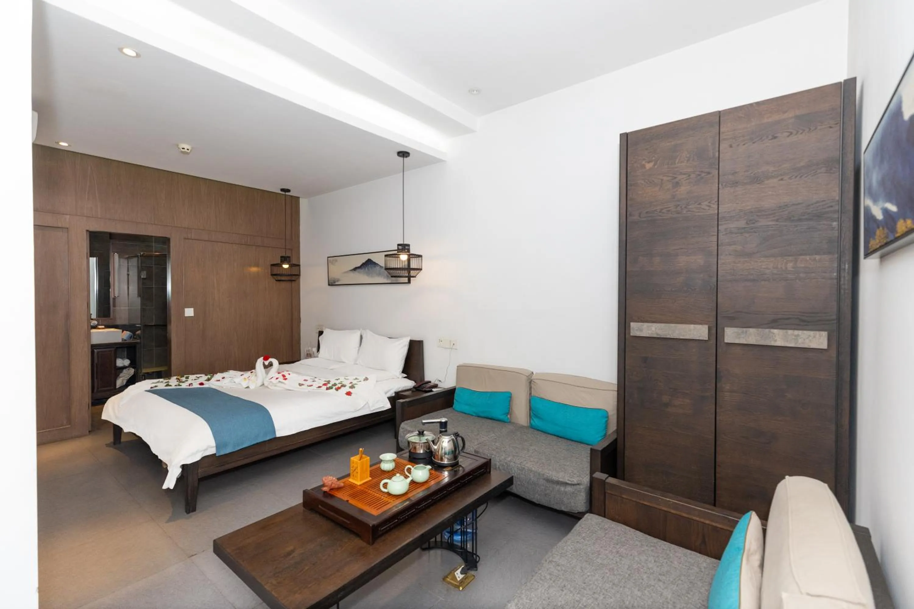 Photo of the whole room, Bed in Elsewhere Hotel Inn North Street Branch