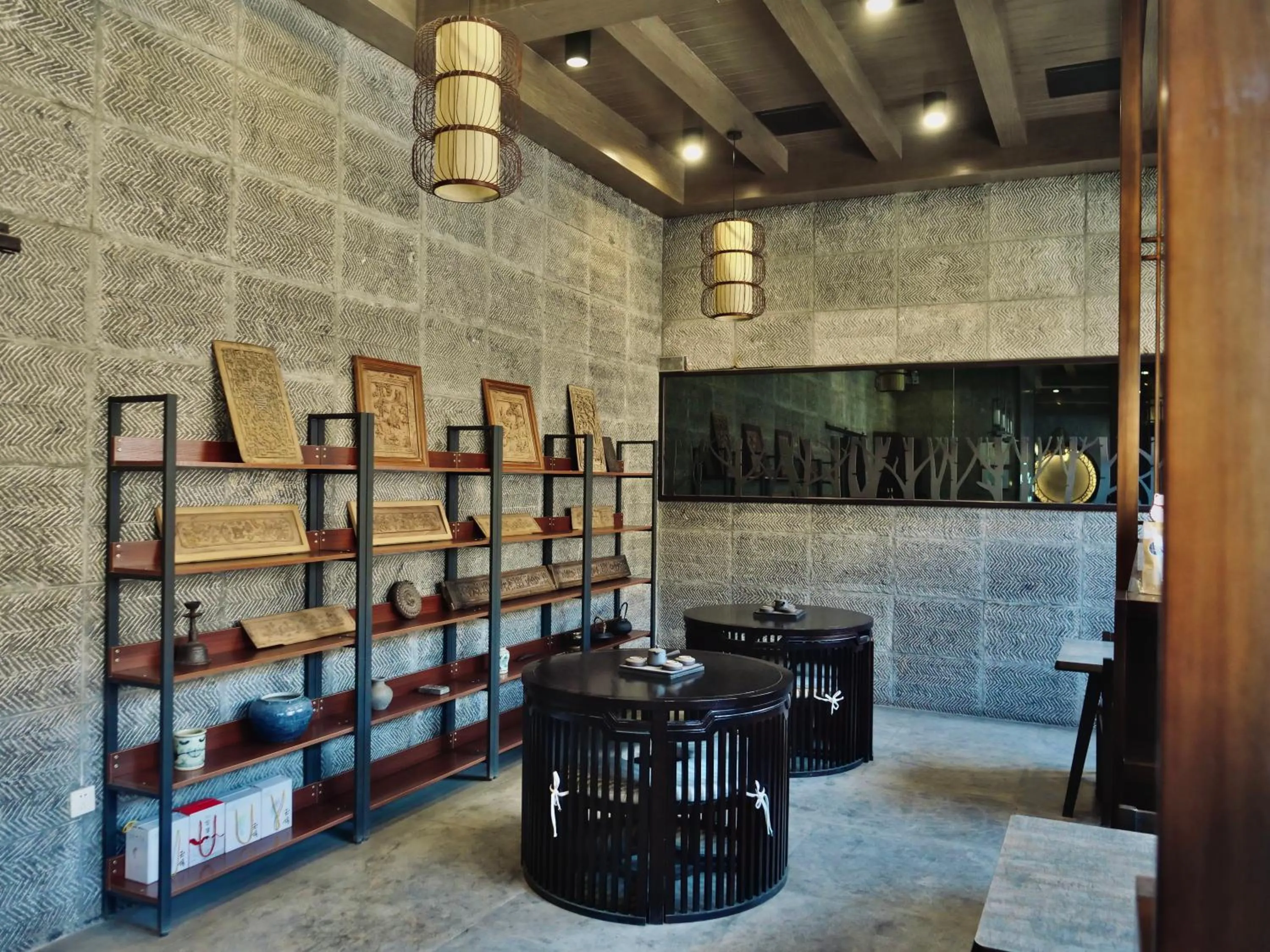 Restaurant/places to eat in Elsewhere Hotel Inn North Street Branch