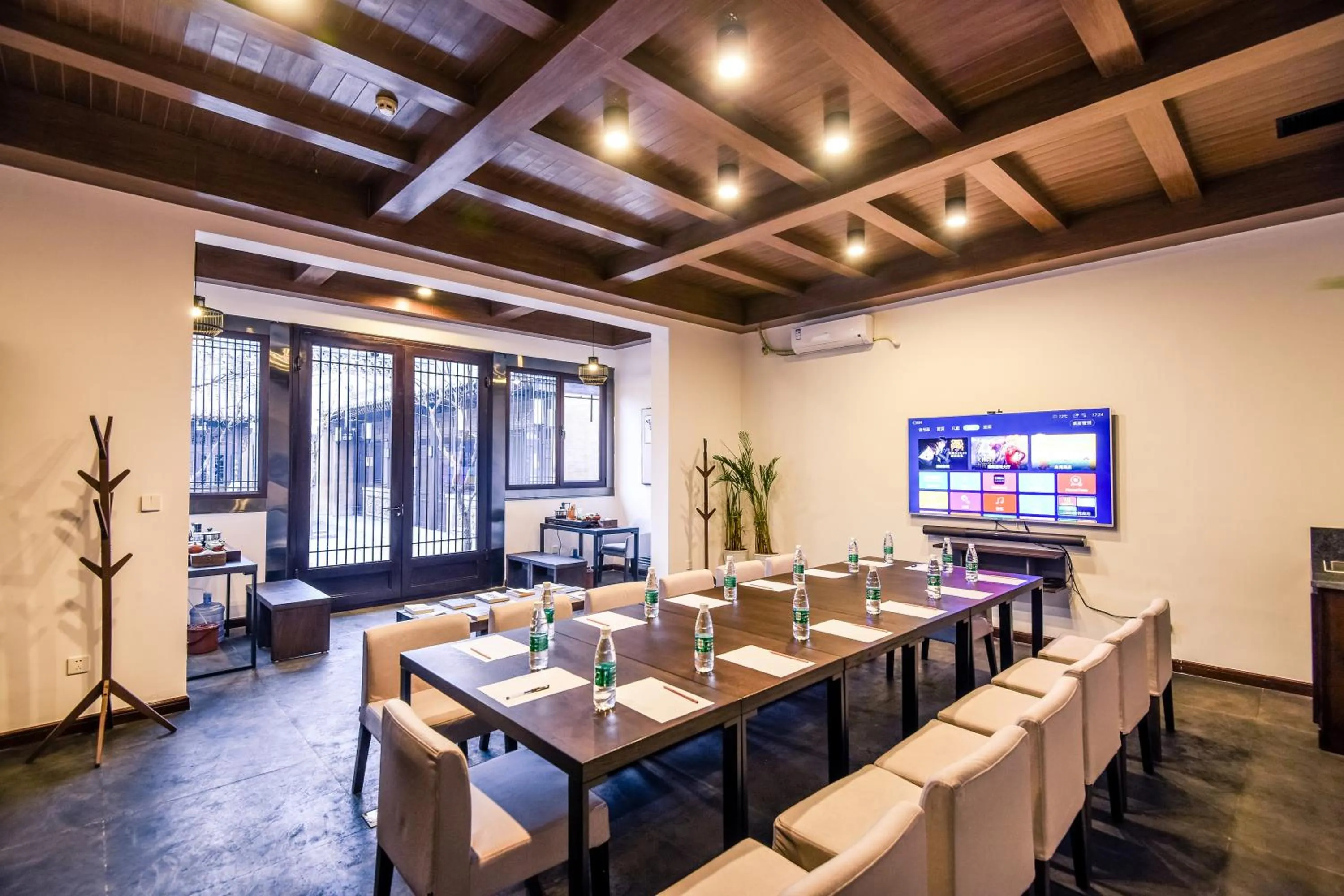 Library in Elsewhere Hotel Inn North Street Branch