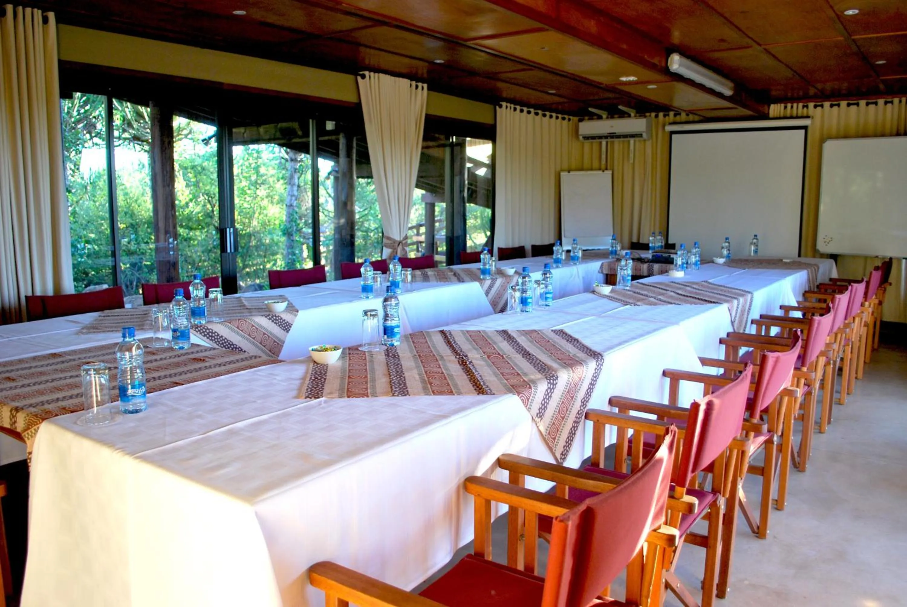 Business facilities in River Hill Lodge