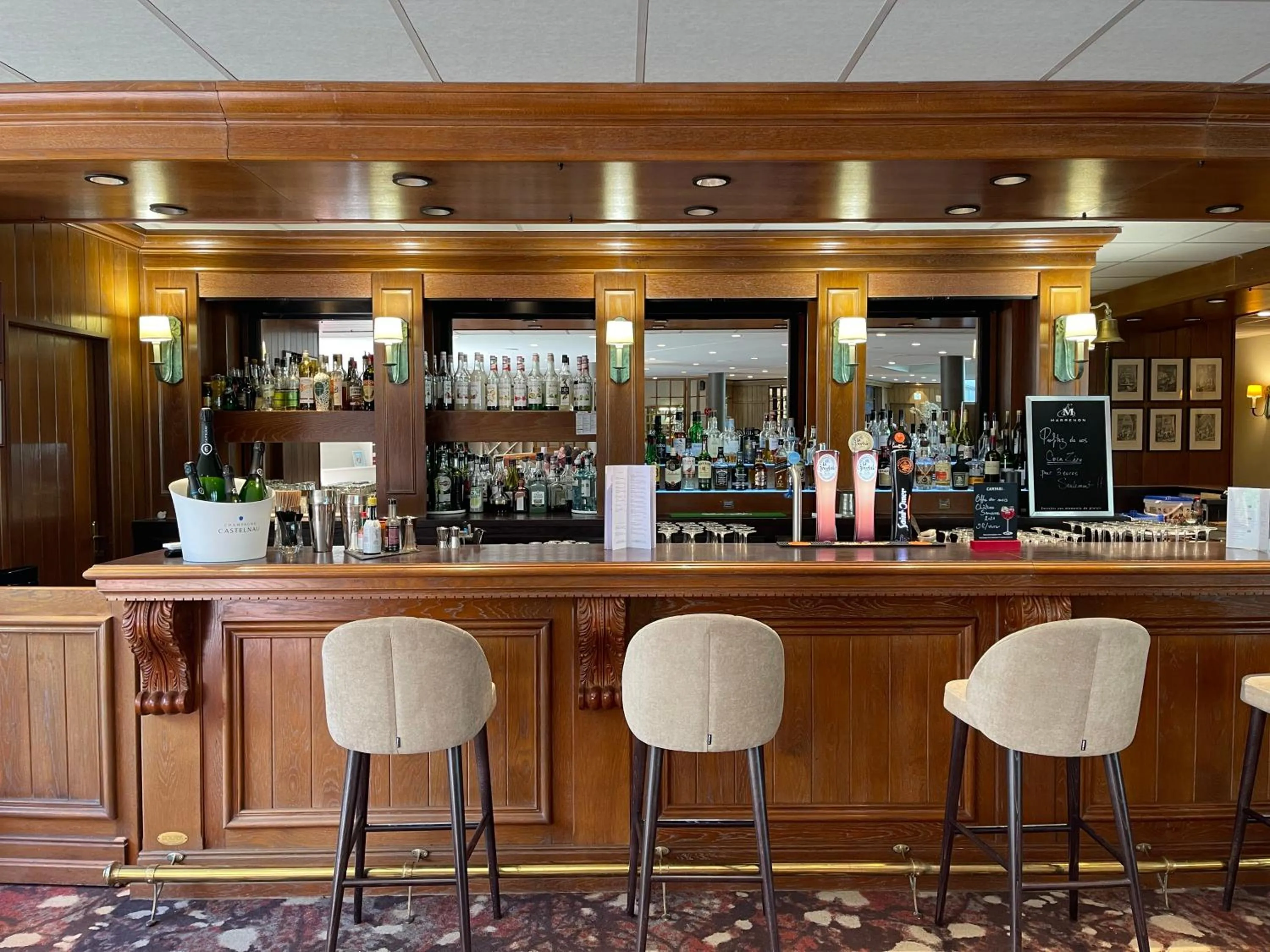 Lounge or bar in Hôtel du Parc