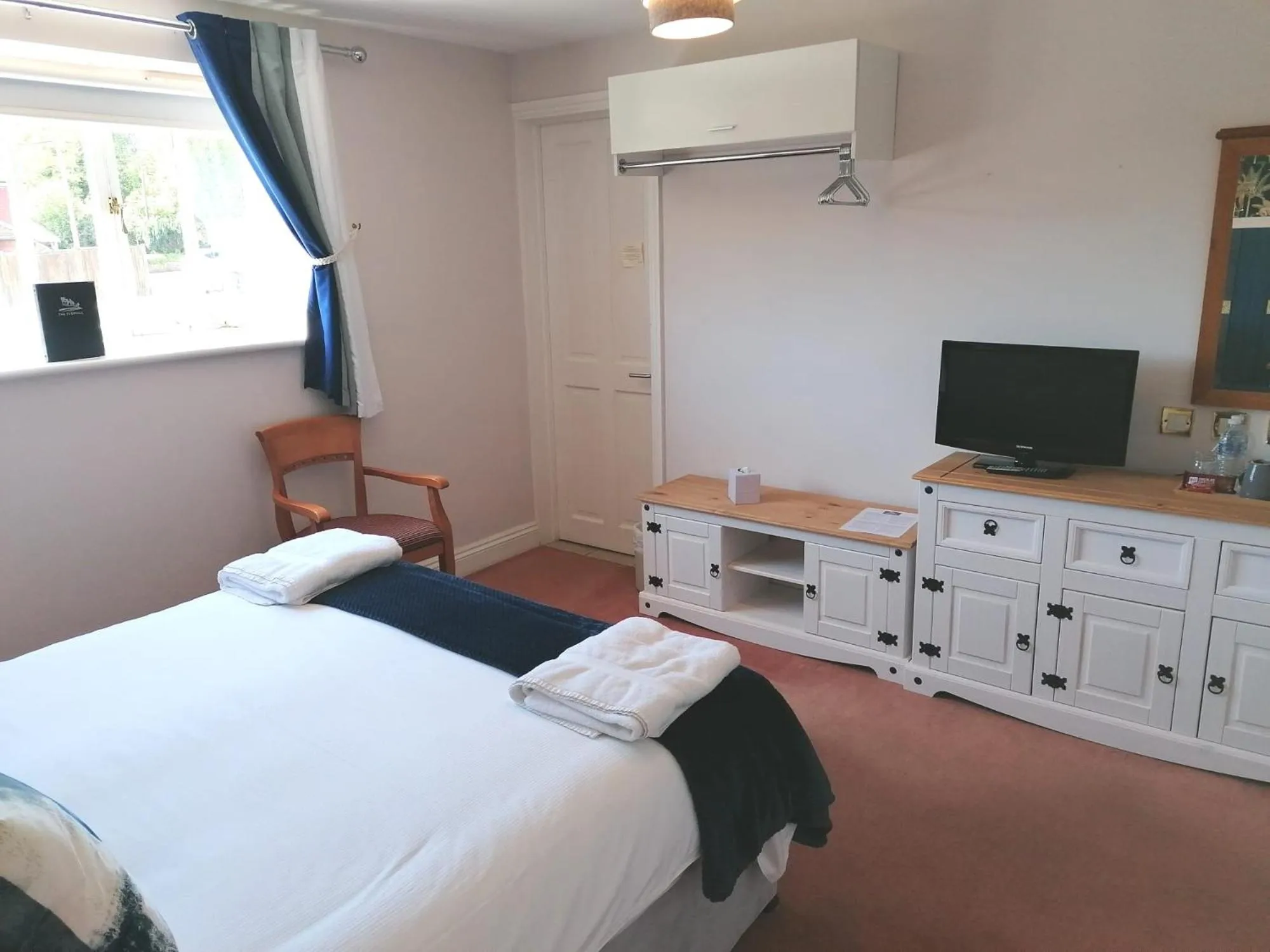 Bedroom, Bed in The Evenhill