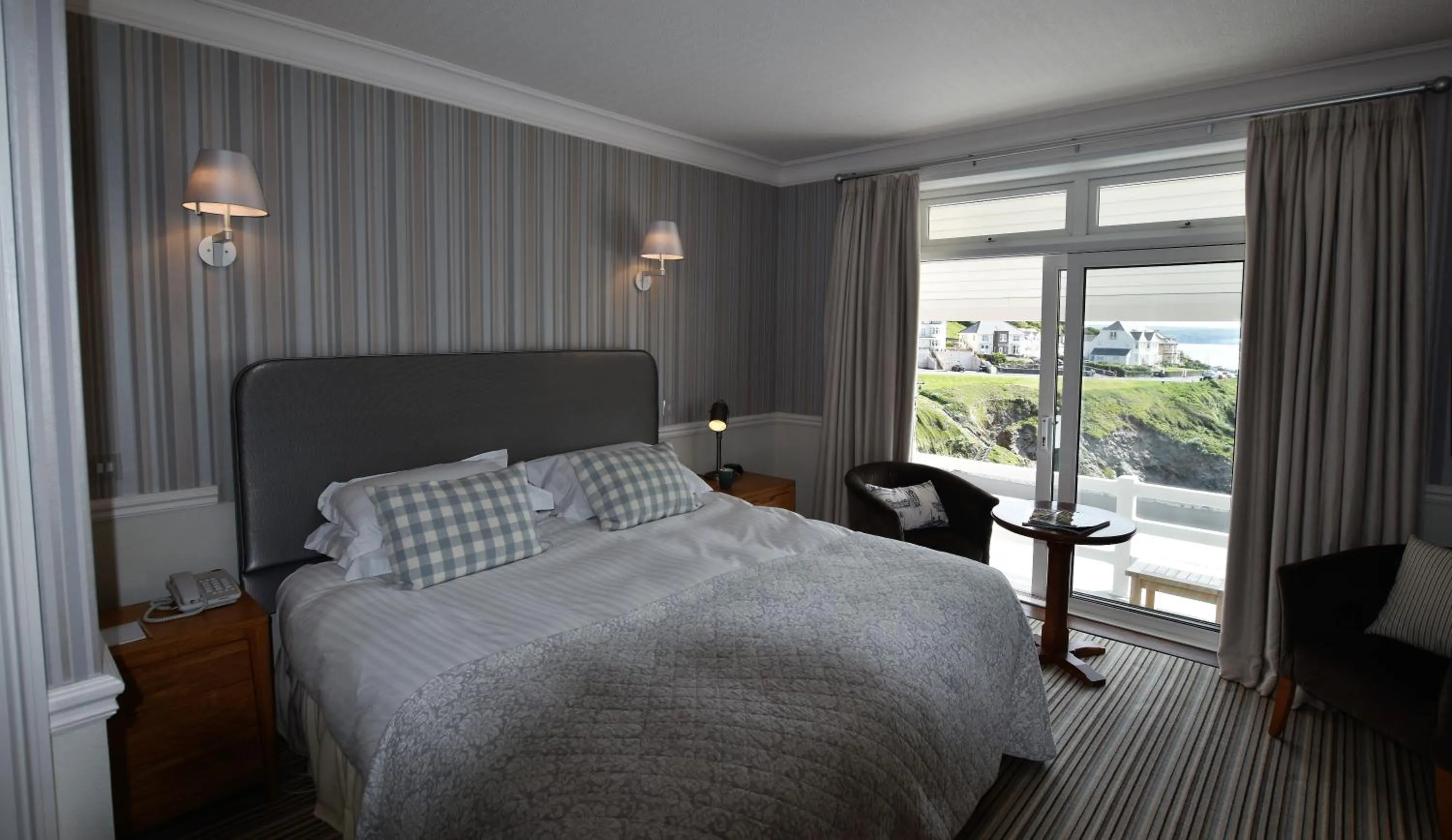 Photo of the whole room, Bed in Watersmeet Hotel