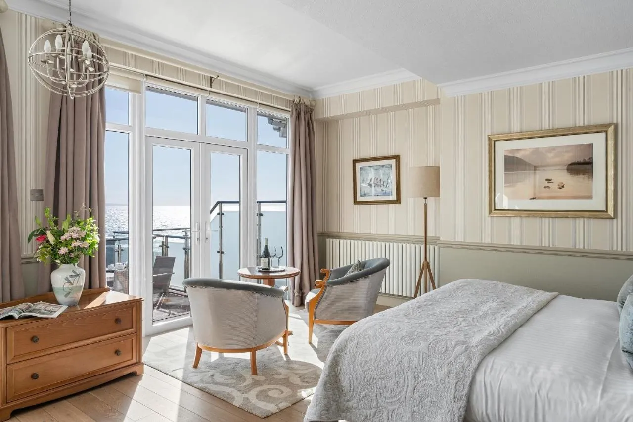 Bed in Watersmeet Hotel