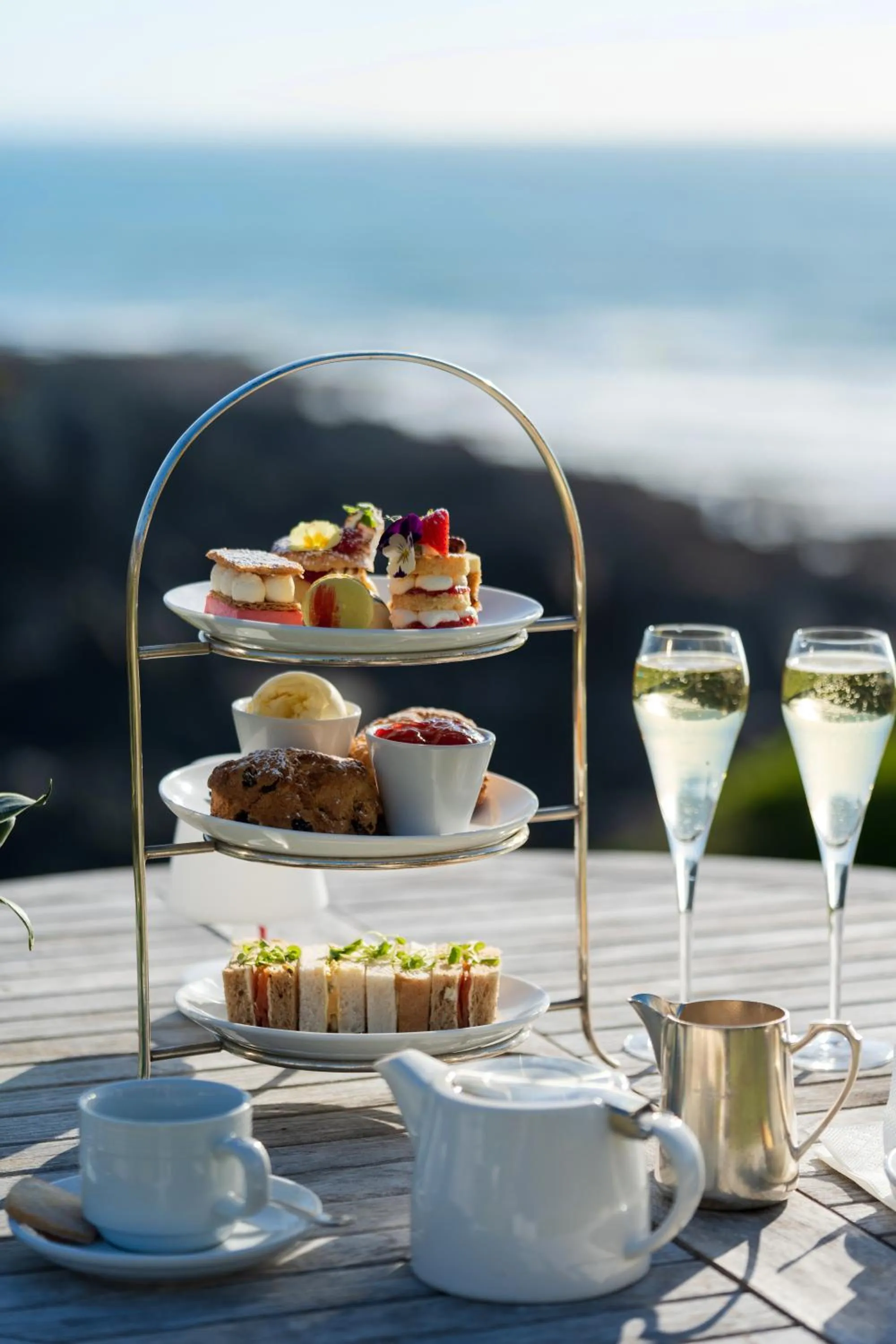 Food and drinks in Watersmeet Hotel