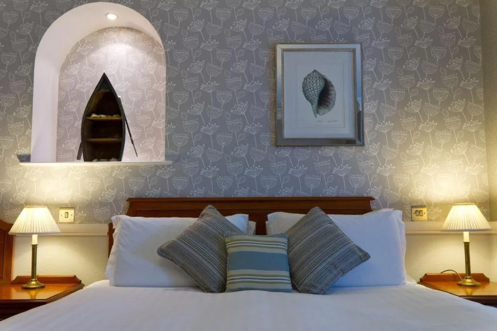 Bed in Watersmeet Hotel