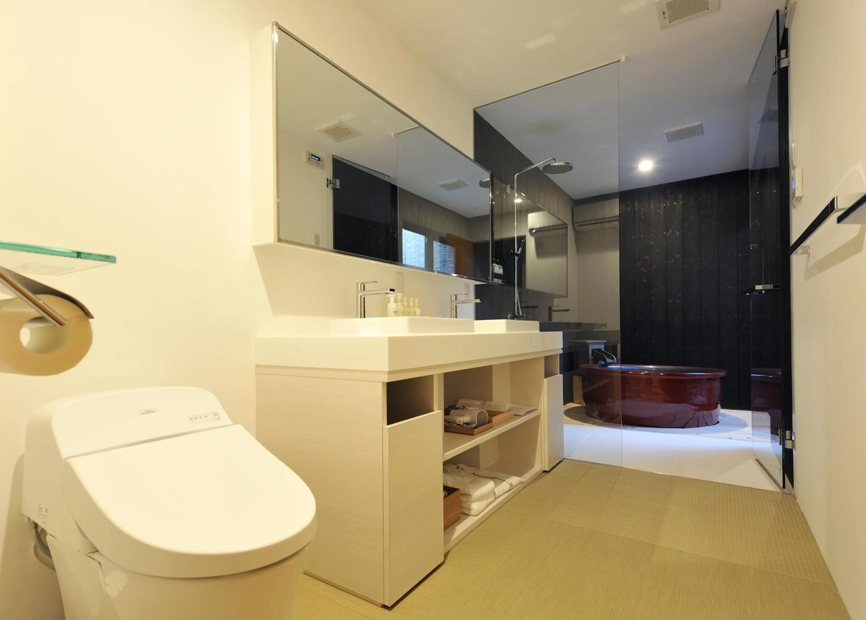 Toilet in Kiraku Kyoto Higashiyama