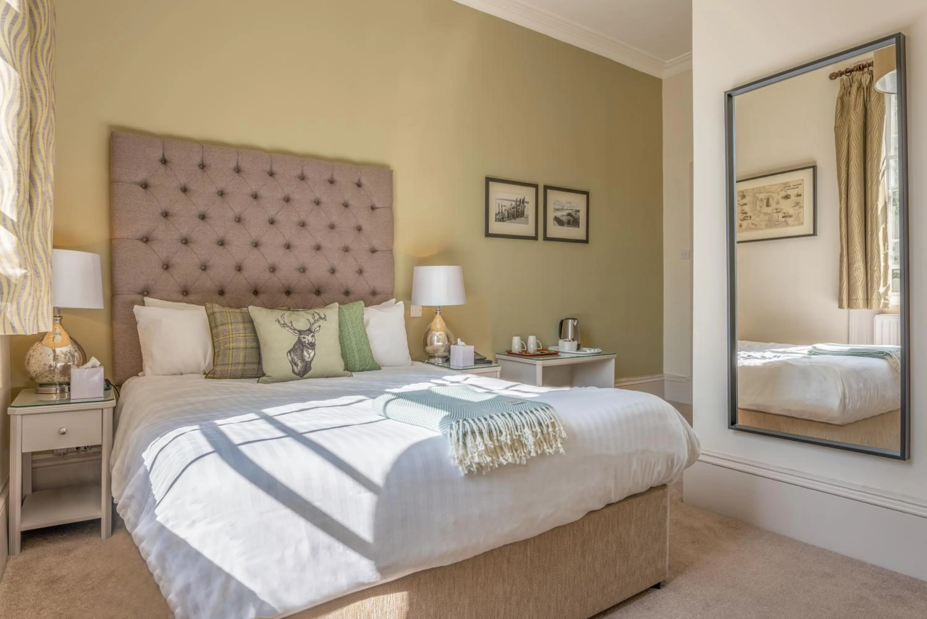 Bedroom, Bed in The Sun Inn