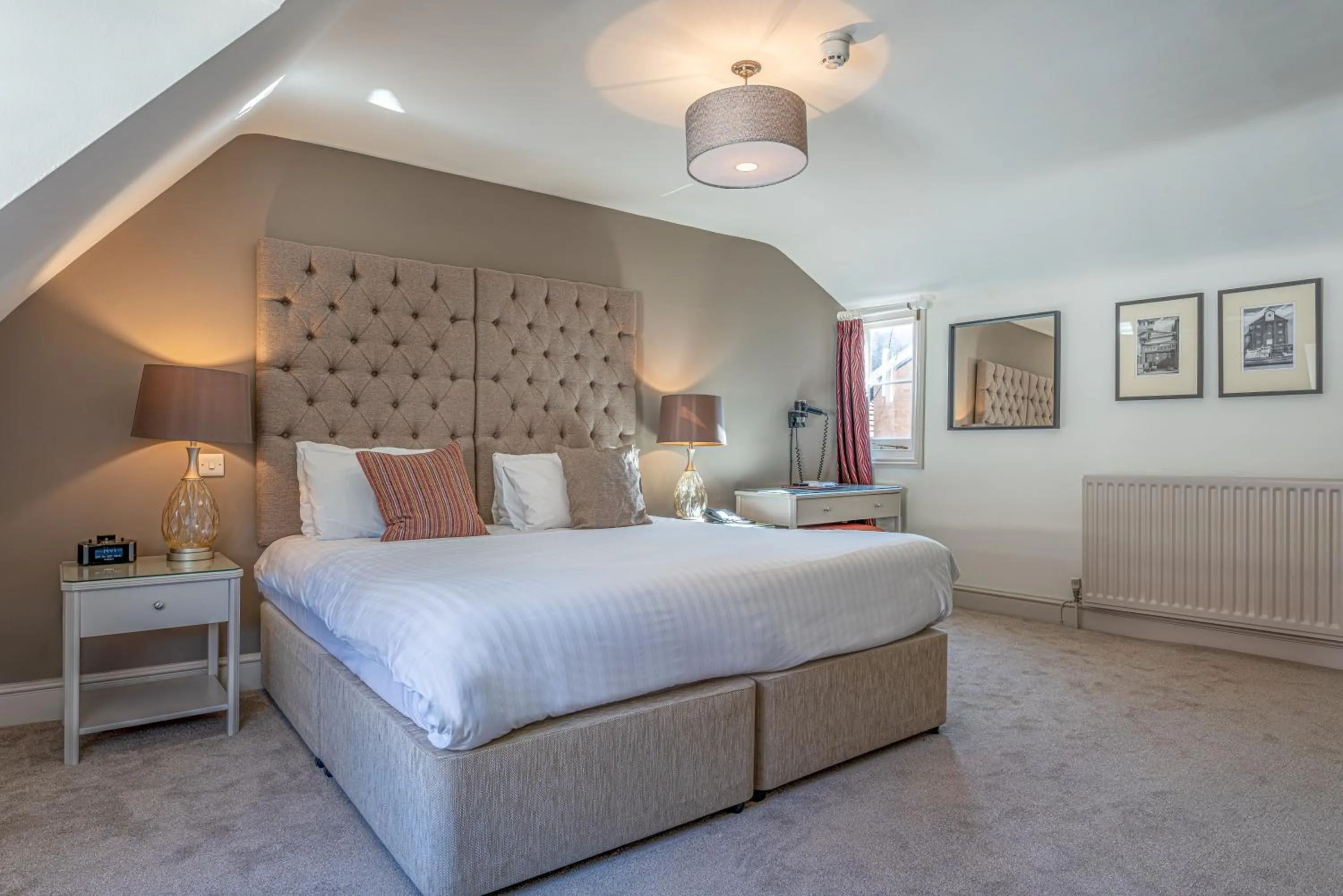 Bedroom, Bed in The Sun Inn