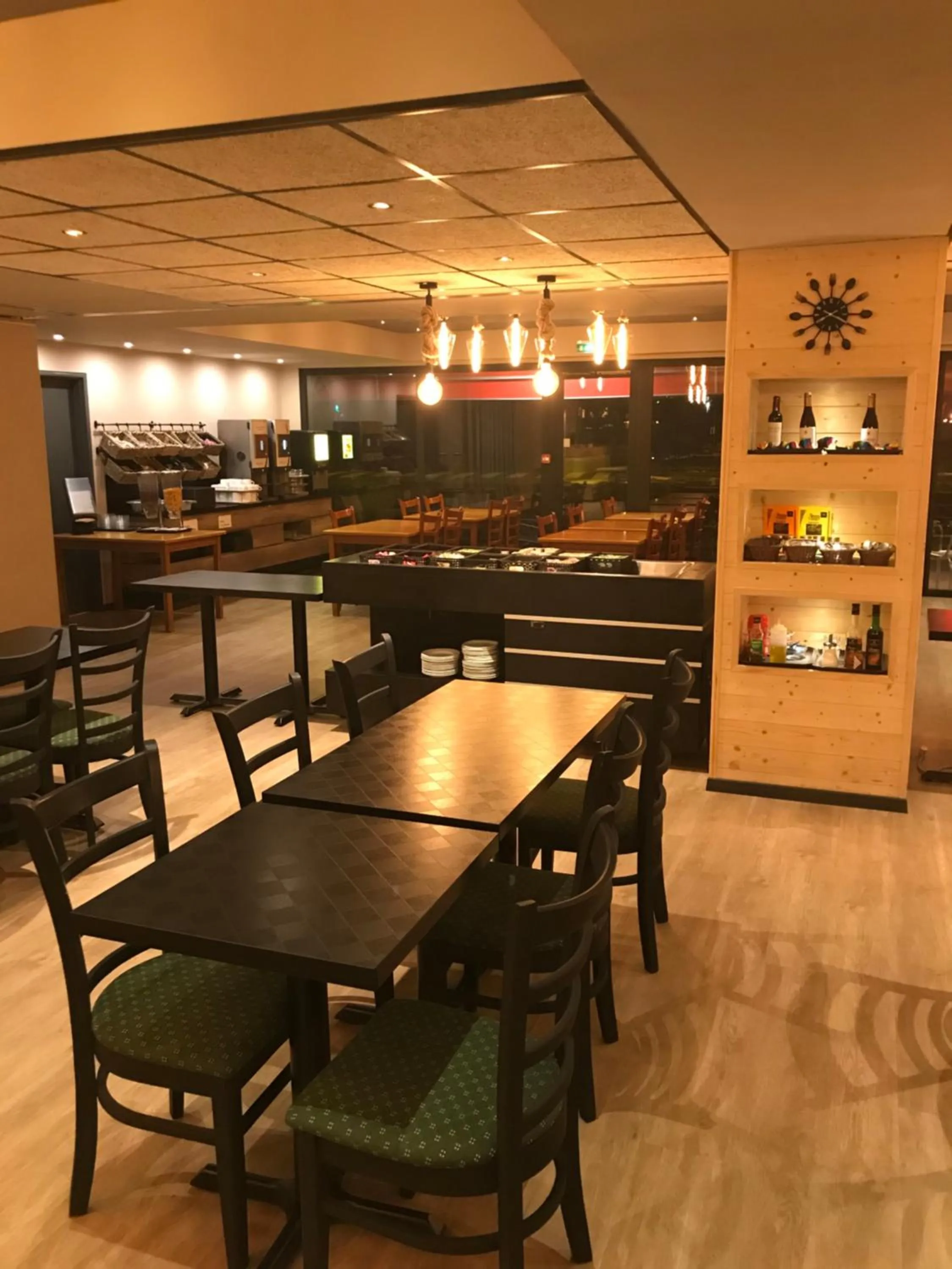 Restaurant/places to eat in Euro Hôtel Airport Orly Rungis