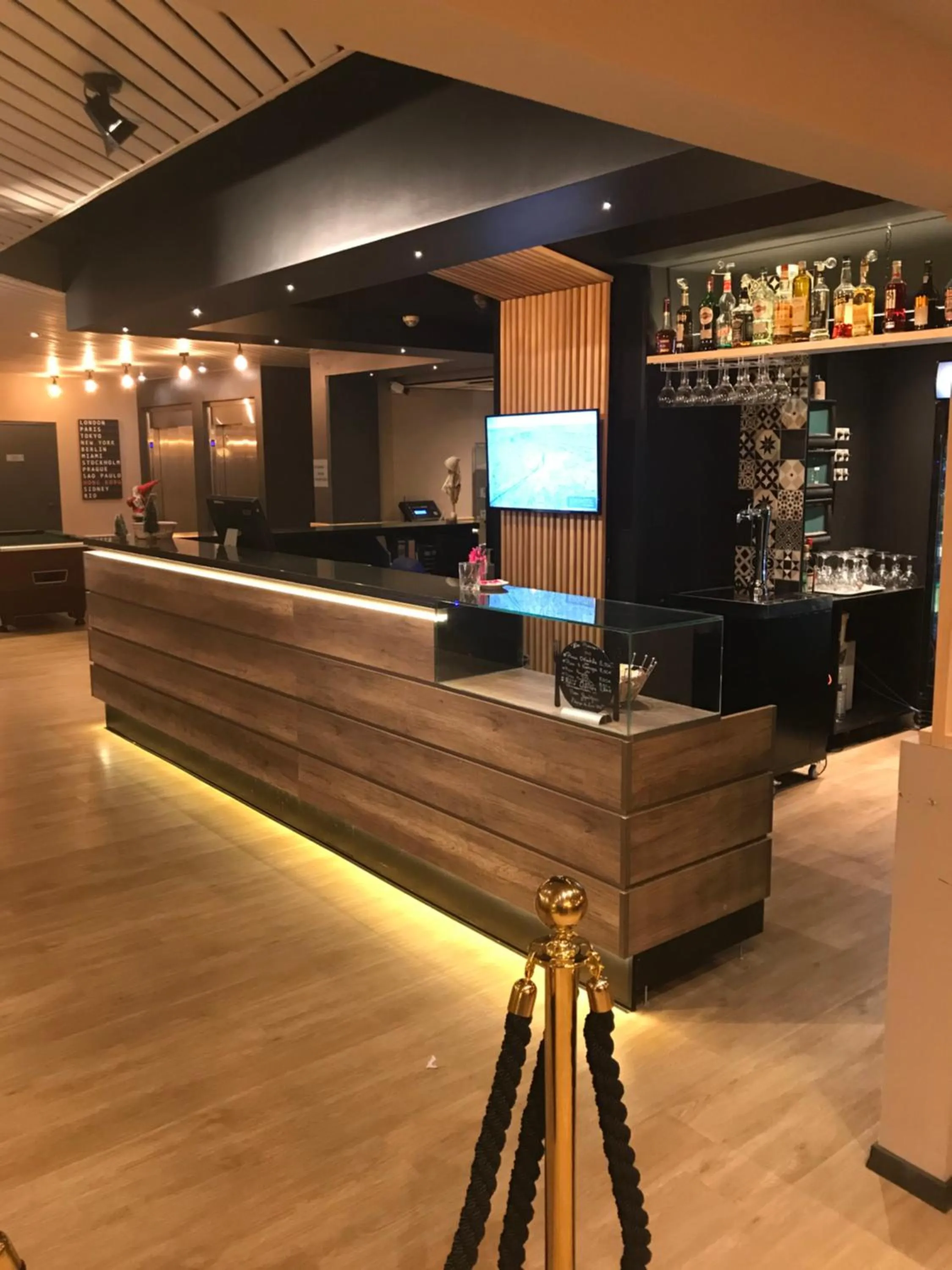 Lobby or reception in Euro Hôtel Airport Orly Rungis