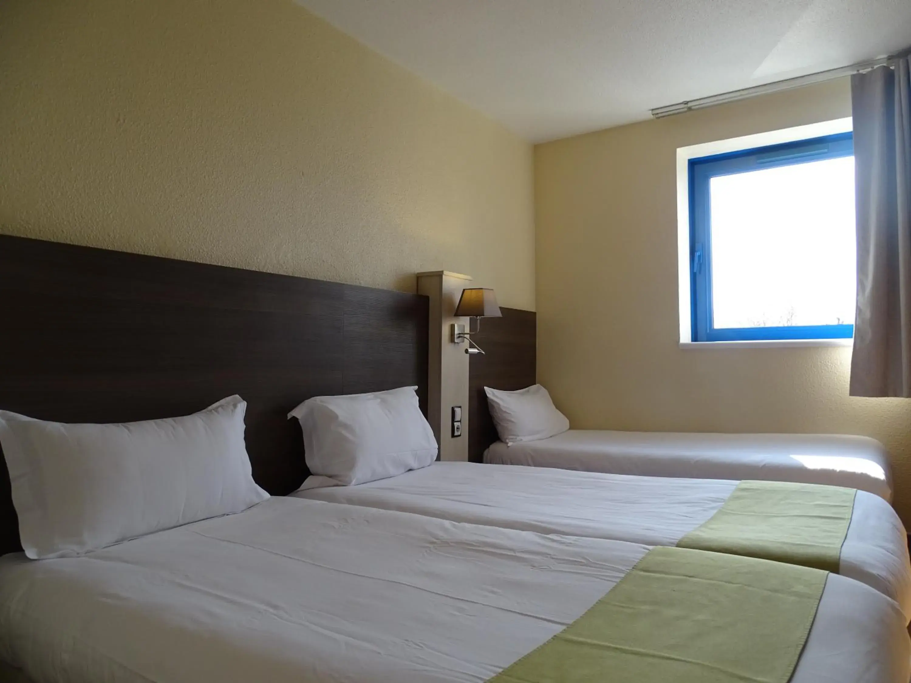 Standard Triple Room in Euro Hôtel Airport Orly Rungis Standard Triple Room in Euro Hôtel Airport Orly Rungis