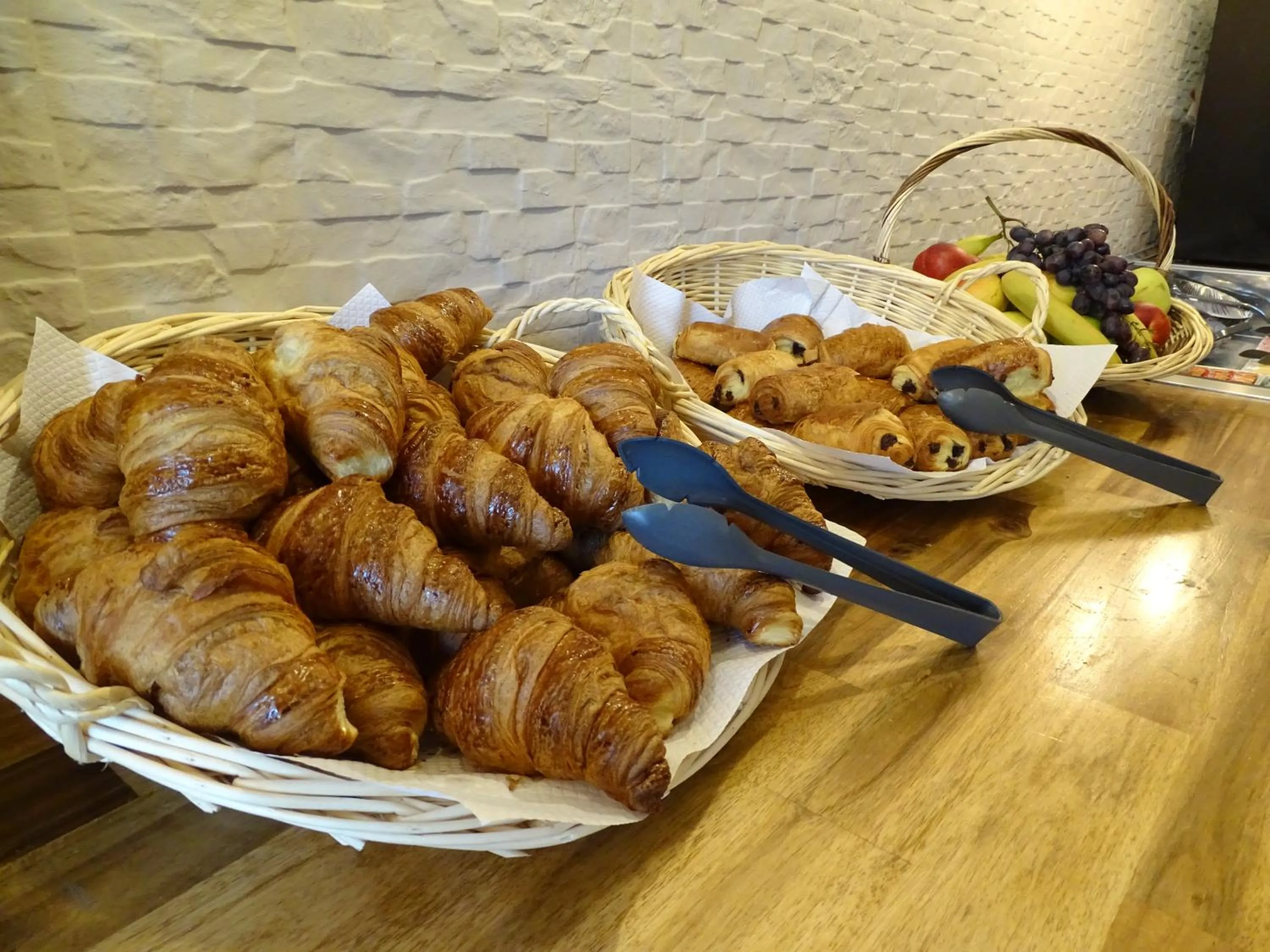 Buffet breakfast in Euro Hôtel Paris Créteil