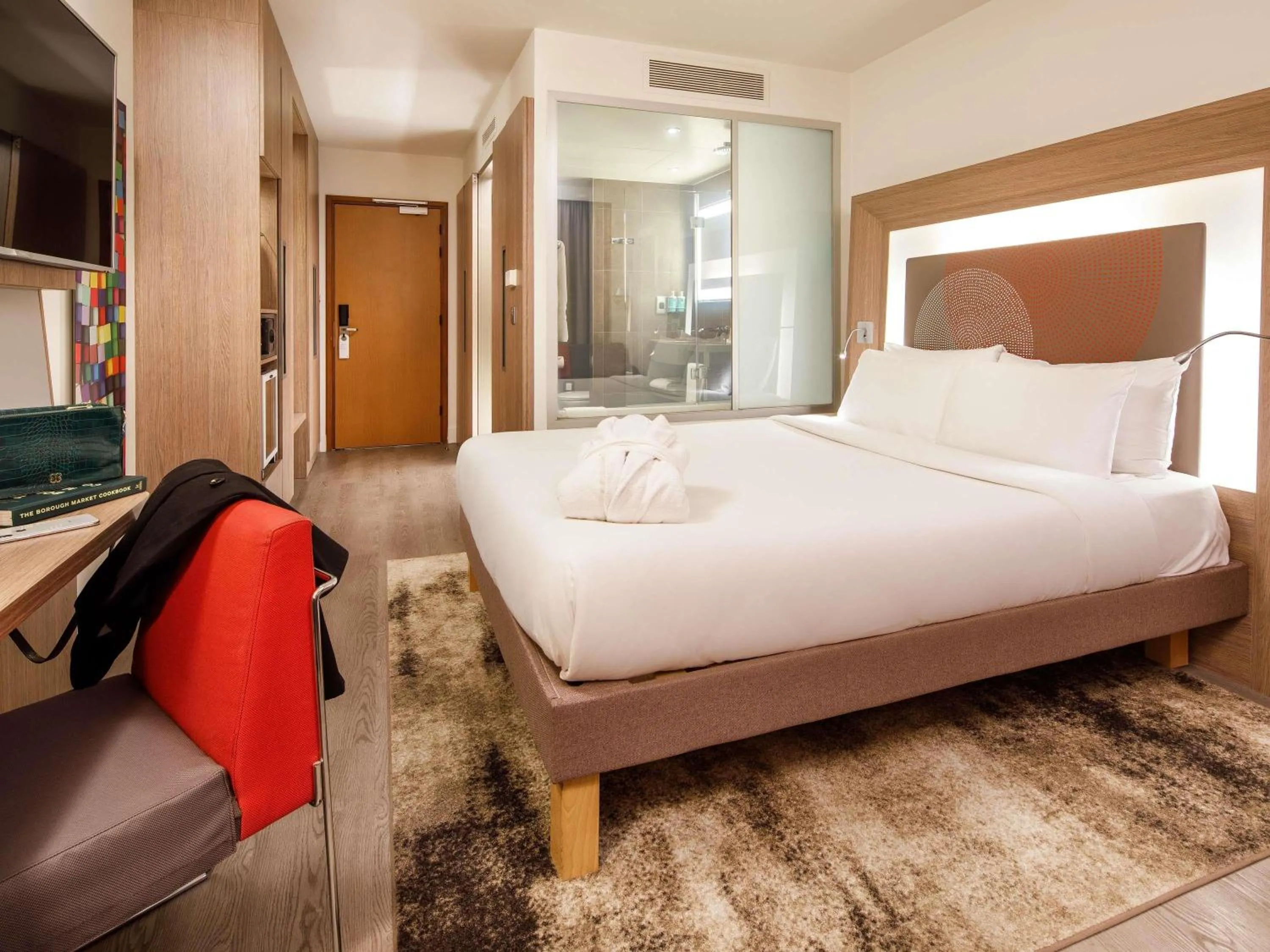Bedroom, Bed in Novotel London Bridge