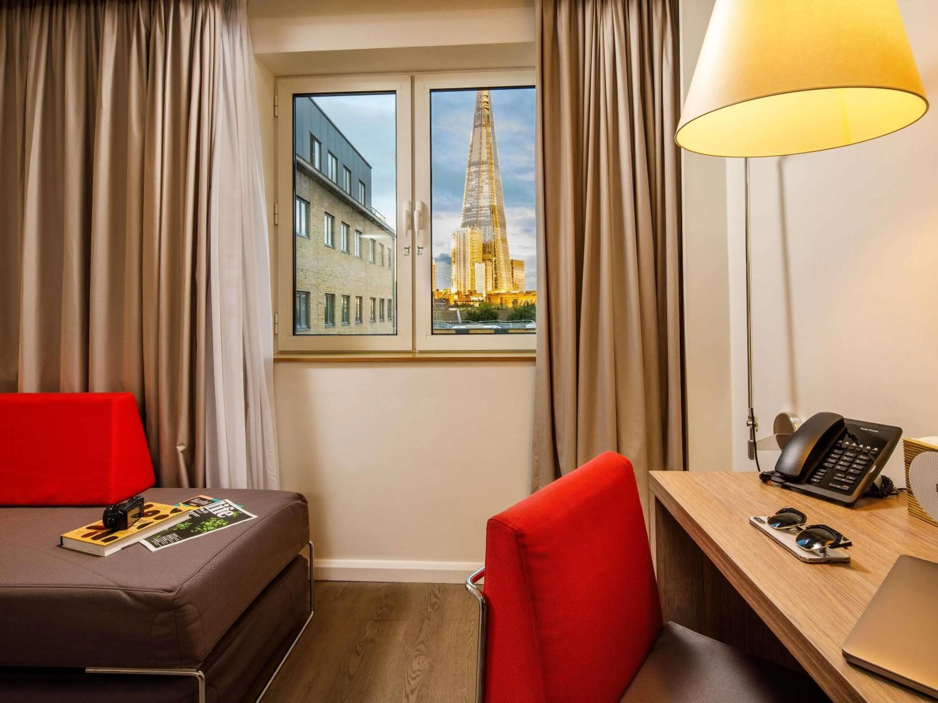 Bedroom in Novotel London Bridge