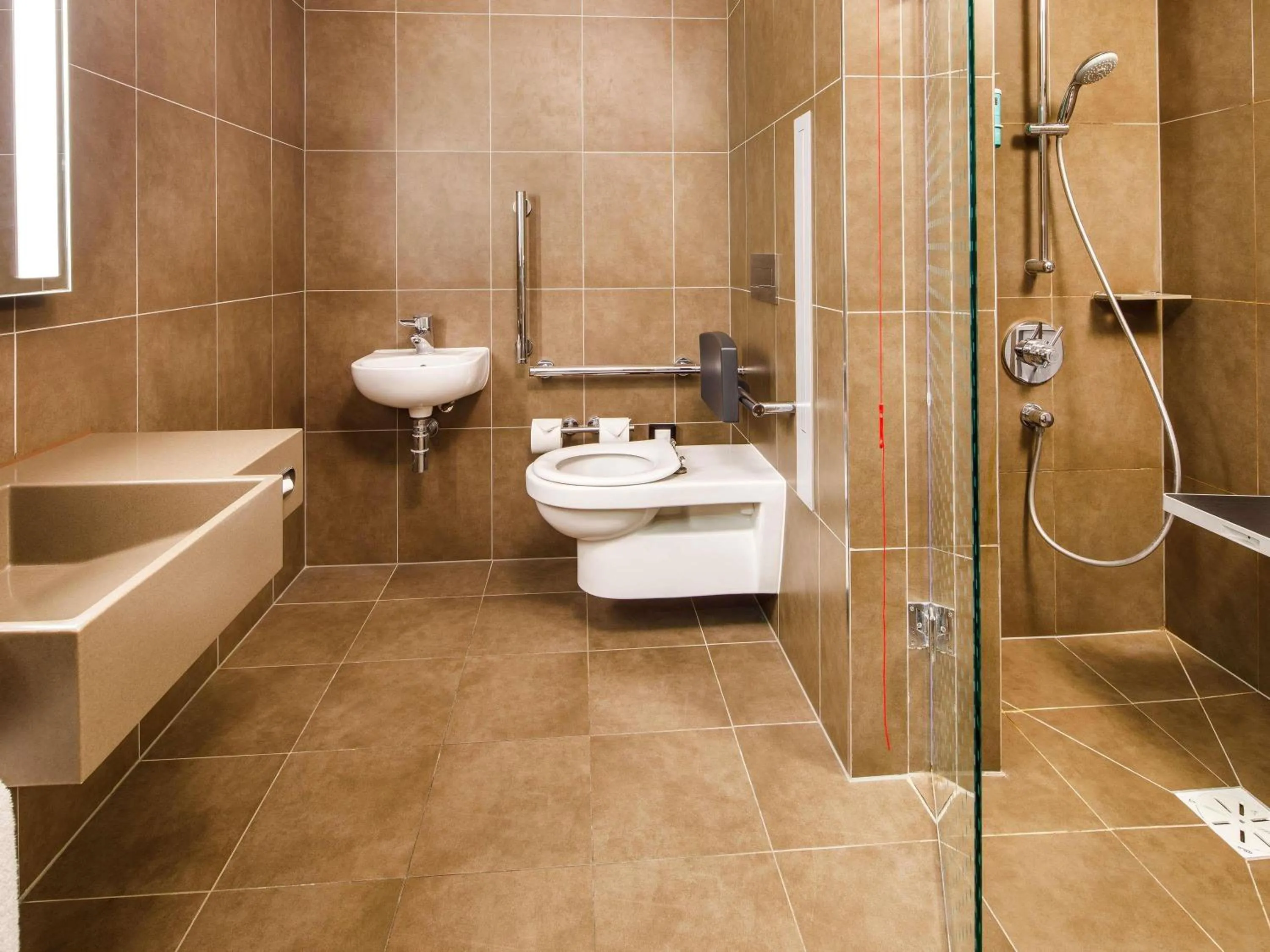 Bathroom in Novotel London Bridge