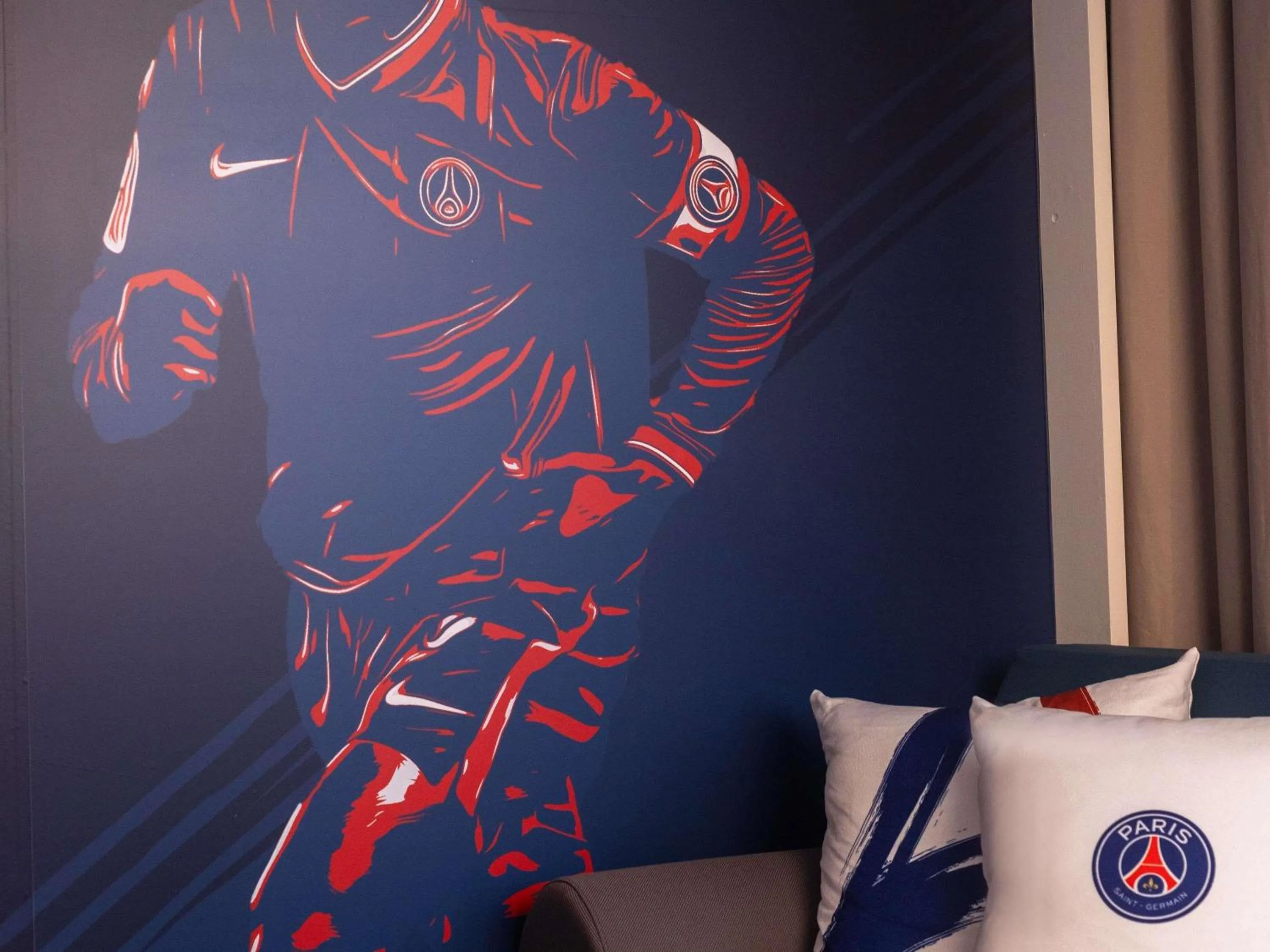 Bedroom, Bed in Novotel London Bridge