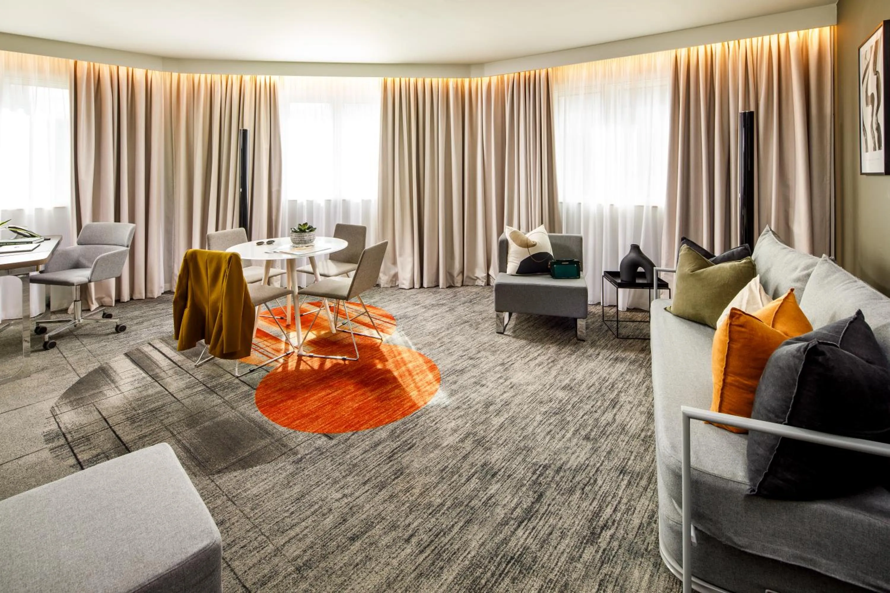 Seating area in Novotel London Bridge